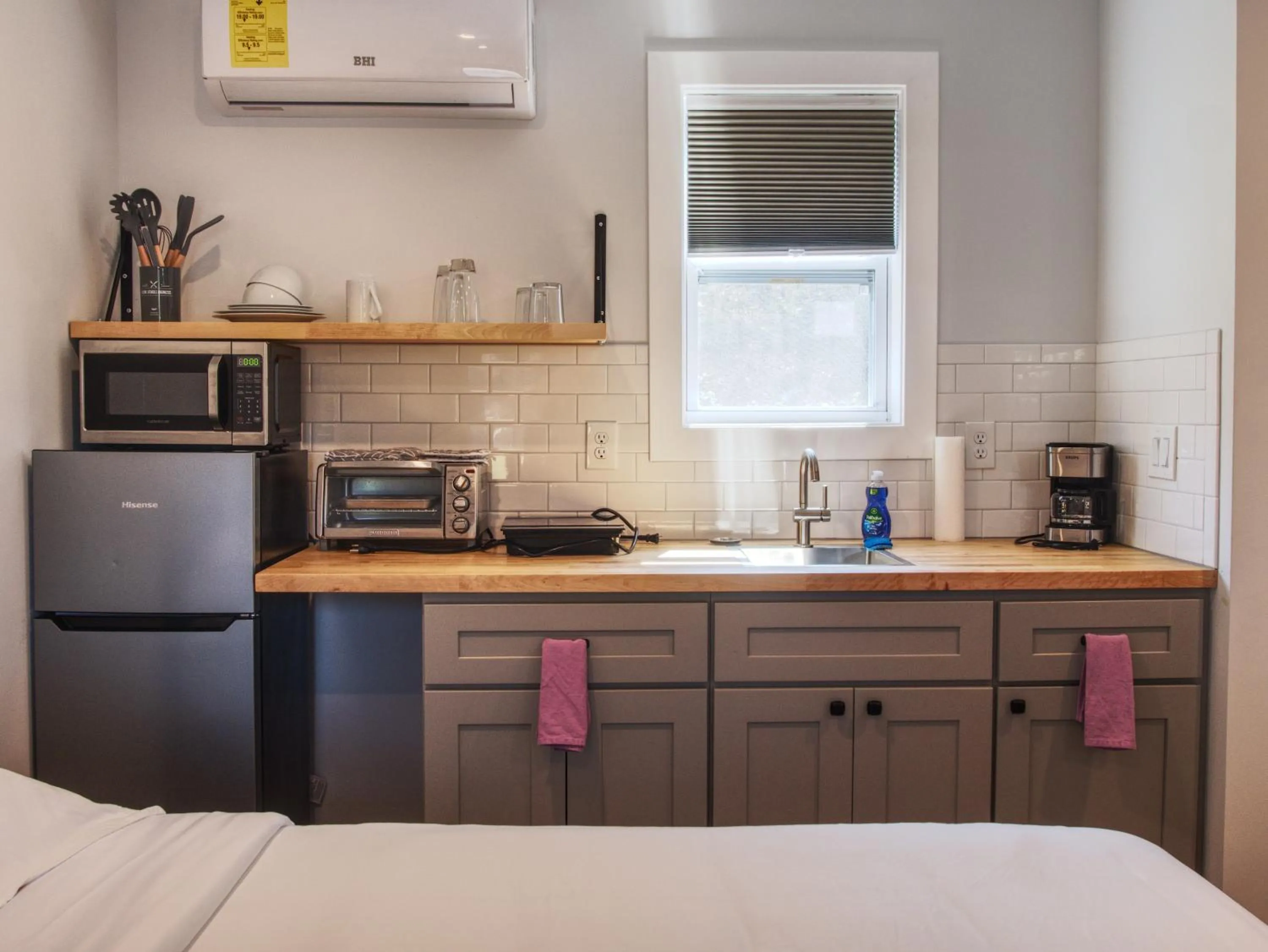 Kitchen or kitchenette in Vermont Suites