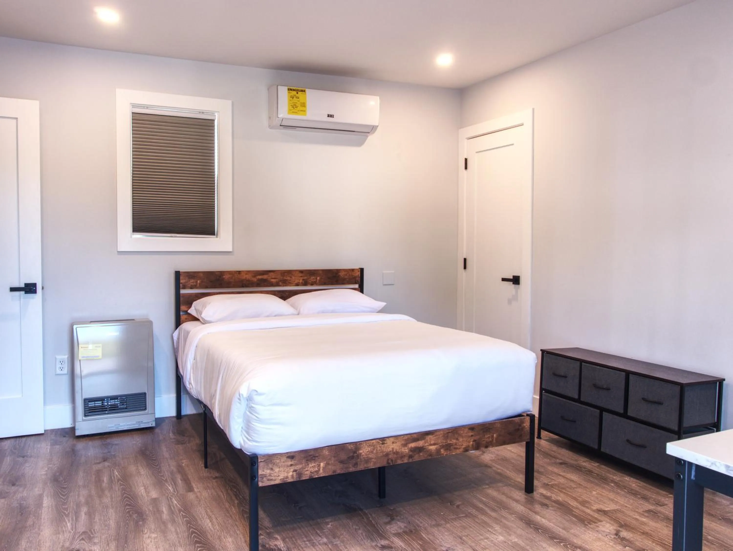 Bedroom, Bed in Vermont Suites