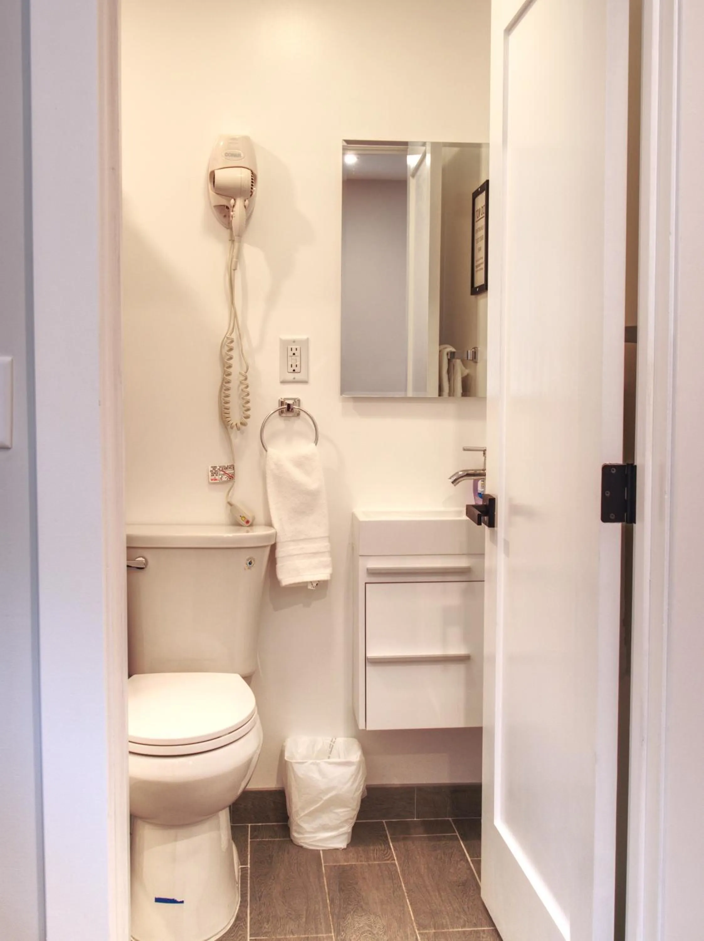 Bathroom in Vermont Suites