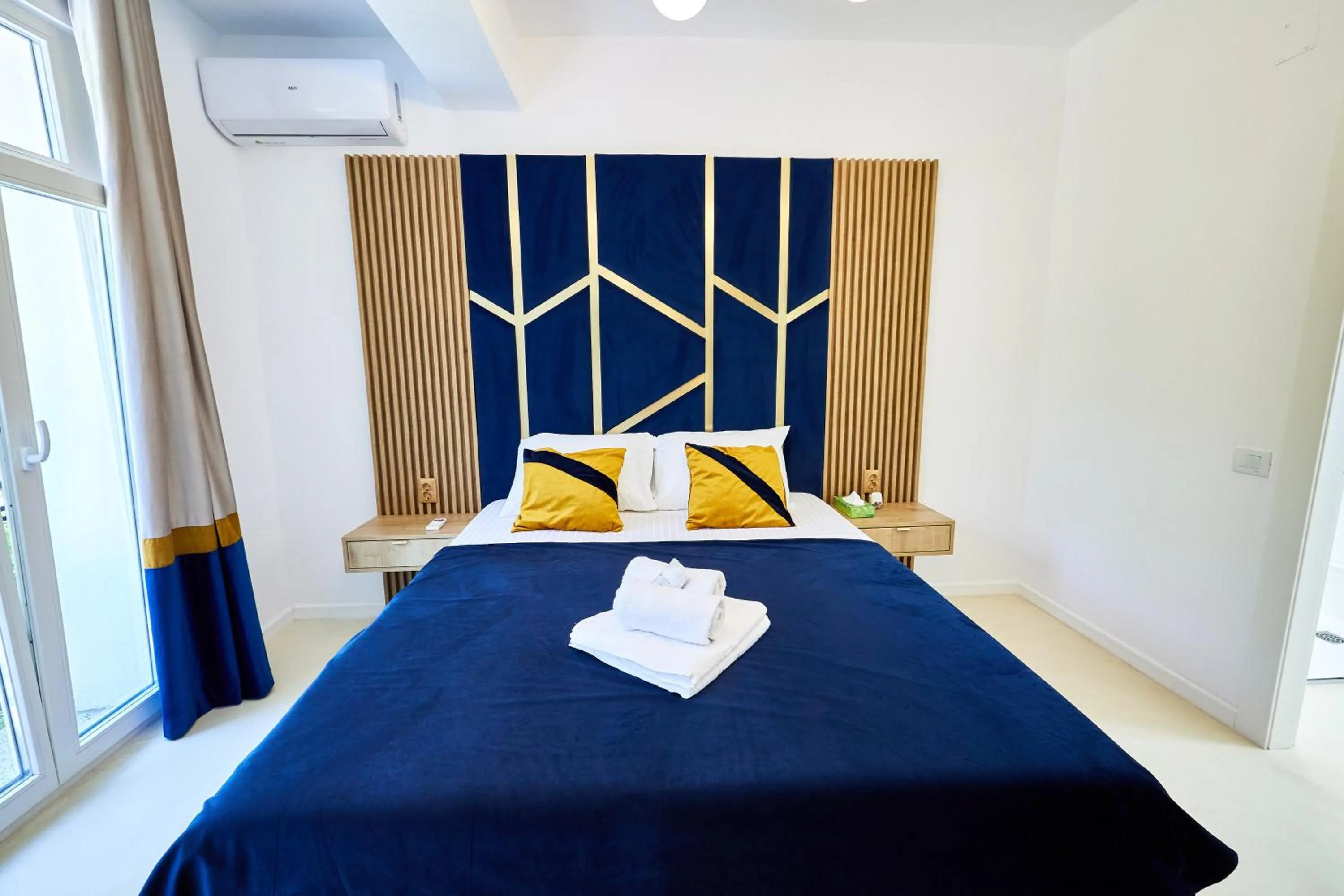 Photo of the whole room, Bed in Carol Park View