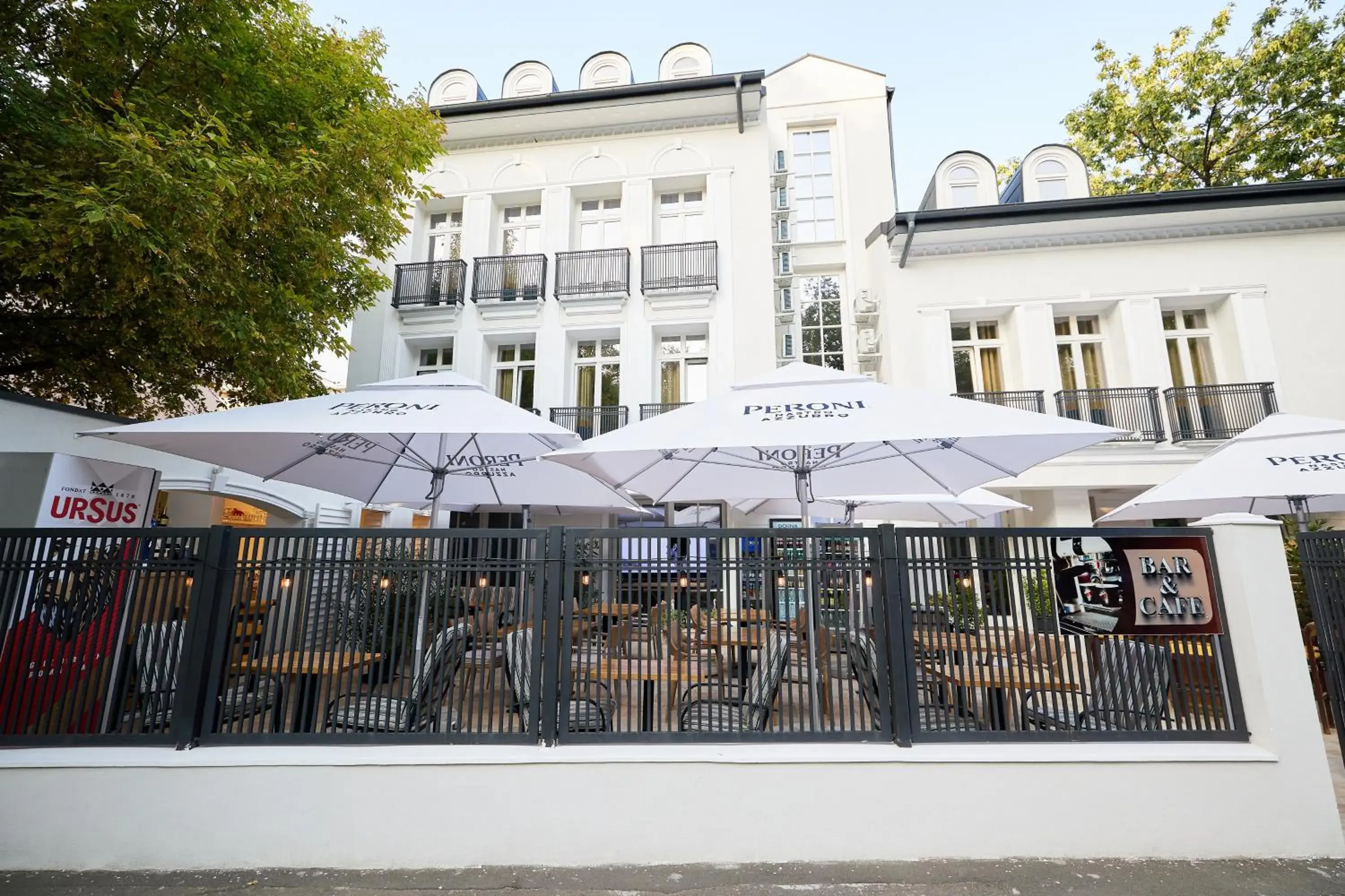 Property building in Carol Park View Property building in Carol Park View