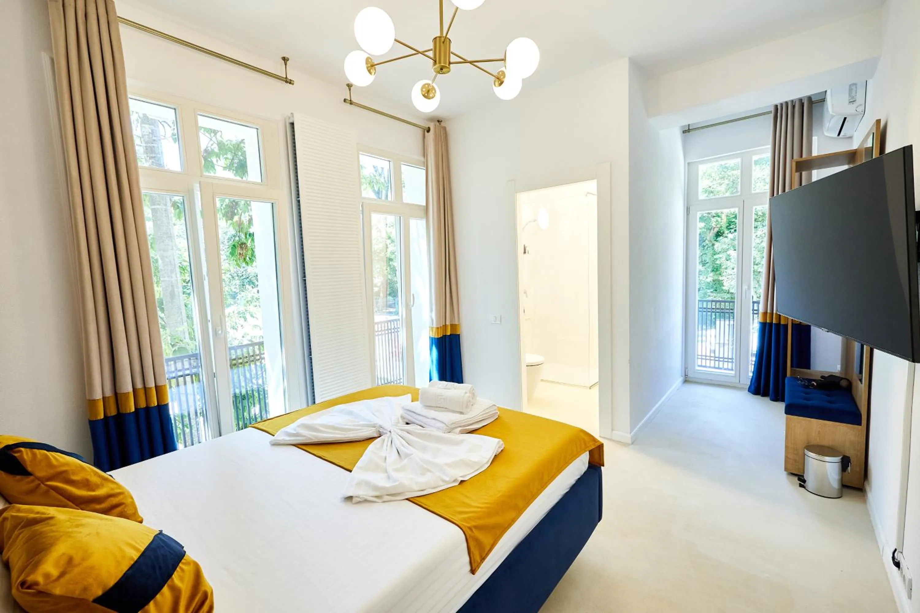 Photo of the whole room, Bed in Carol Park View