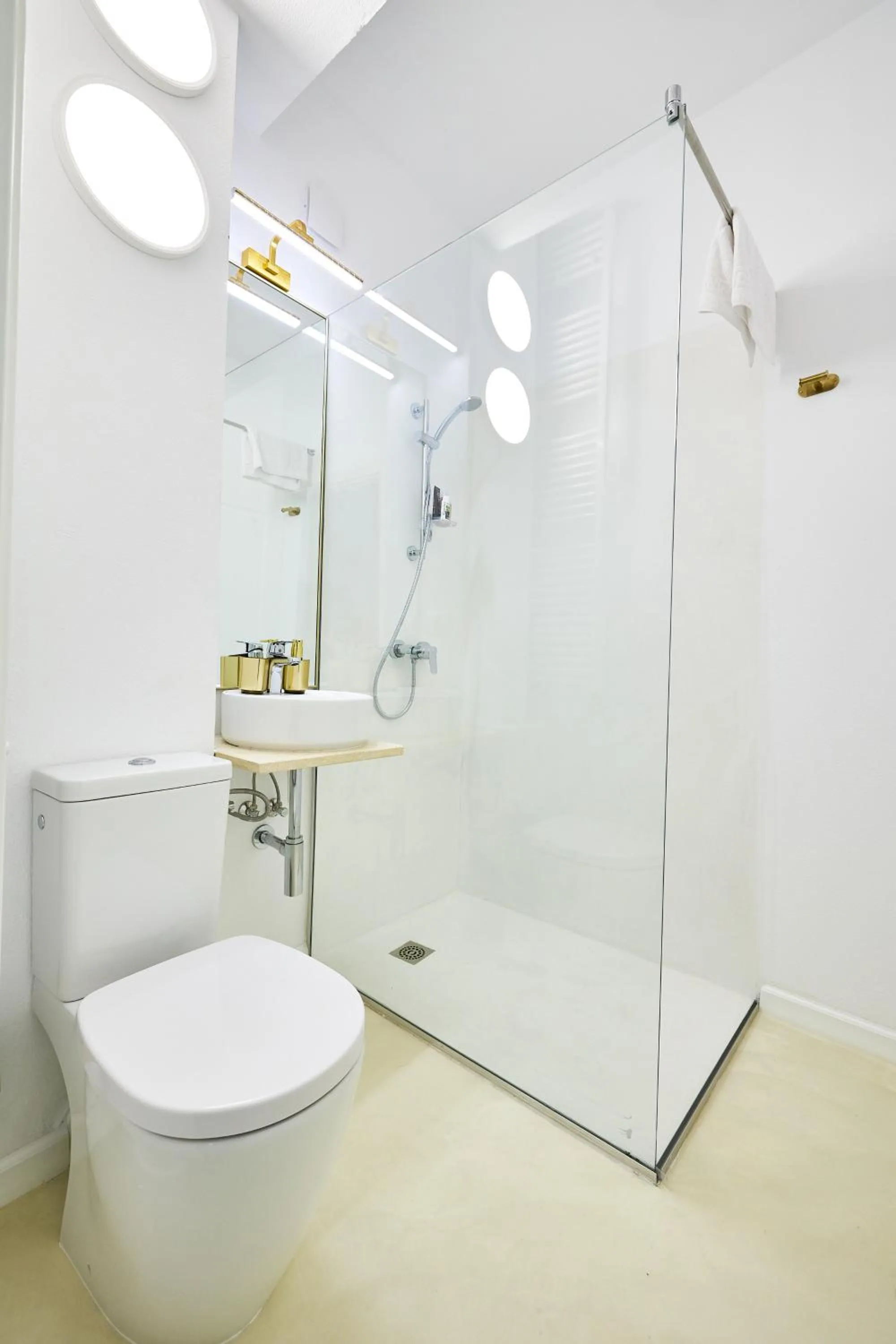 Shower in Carol Park View