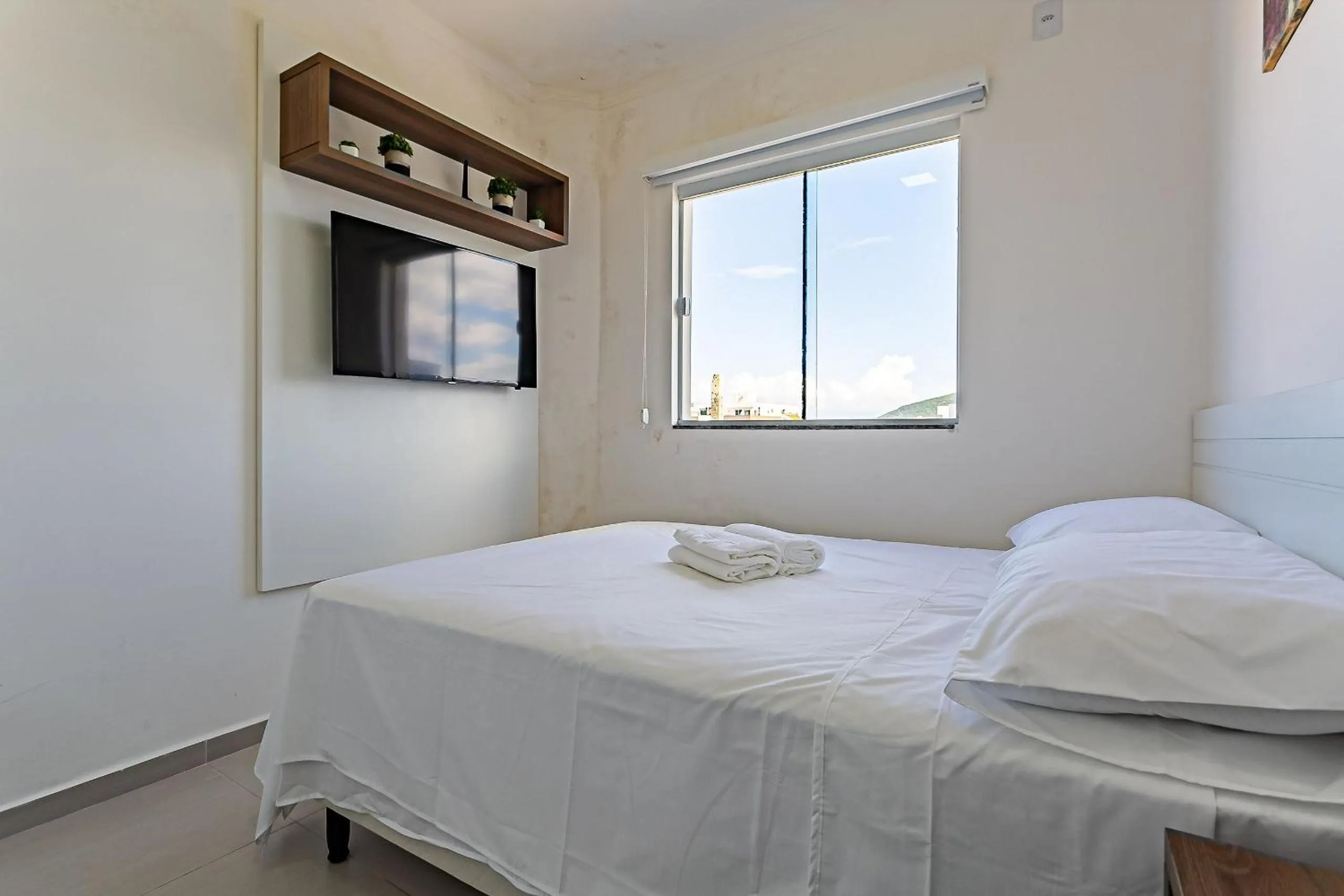 Bed in Ingleses Sul, apto amplo e confortável - TER301