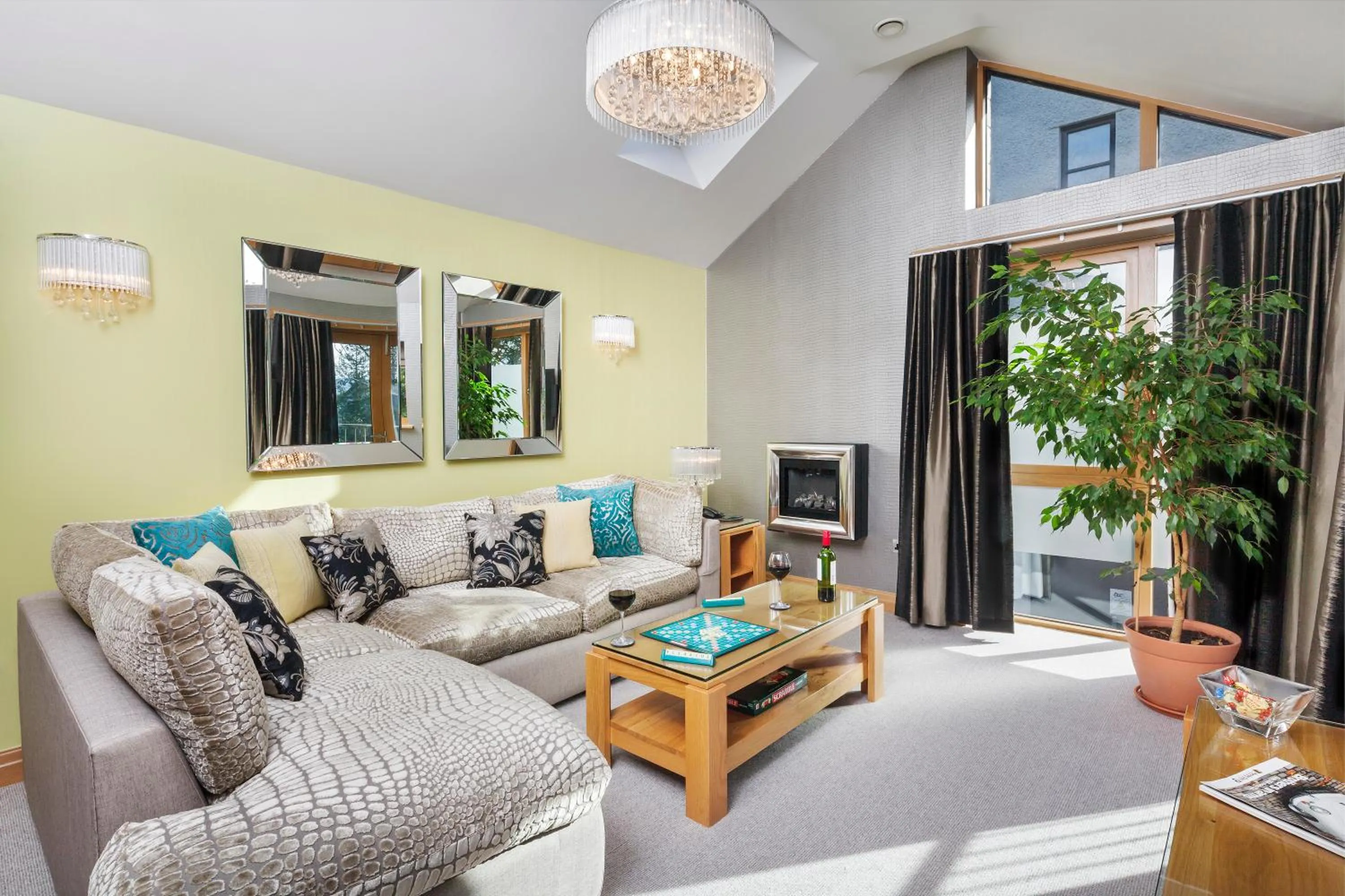 Living room in Cedar Manor