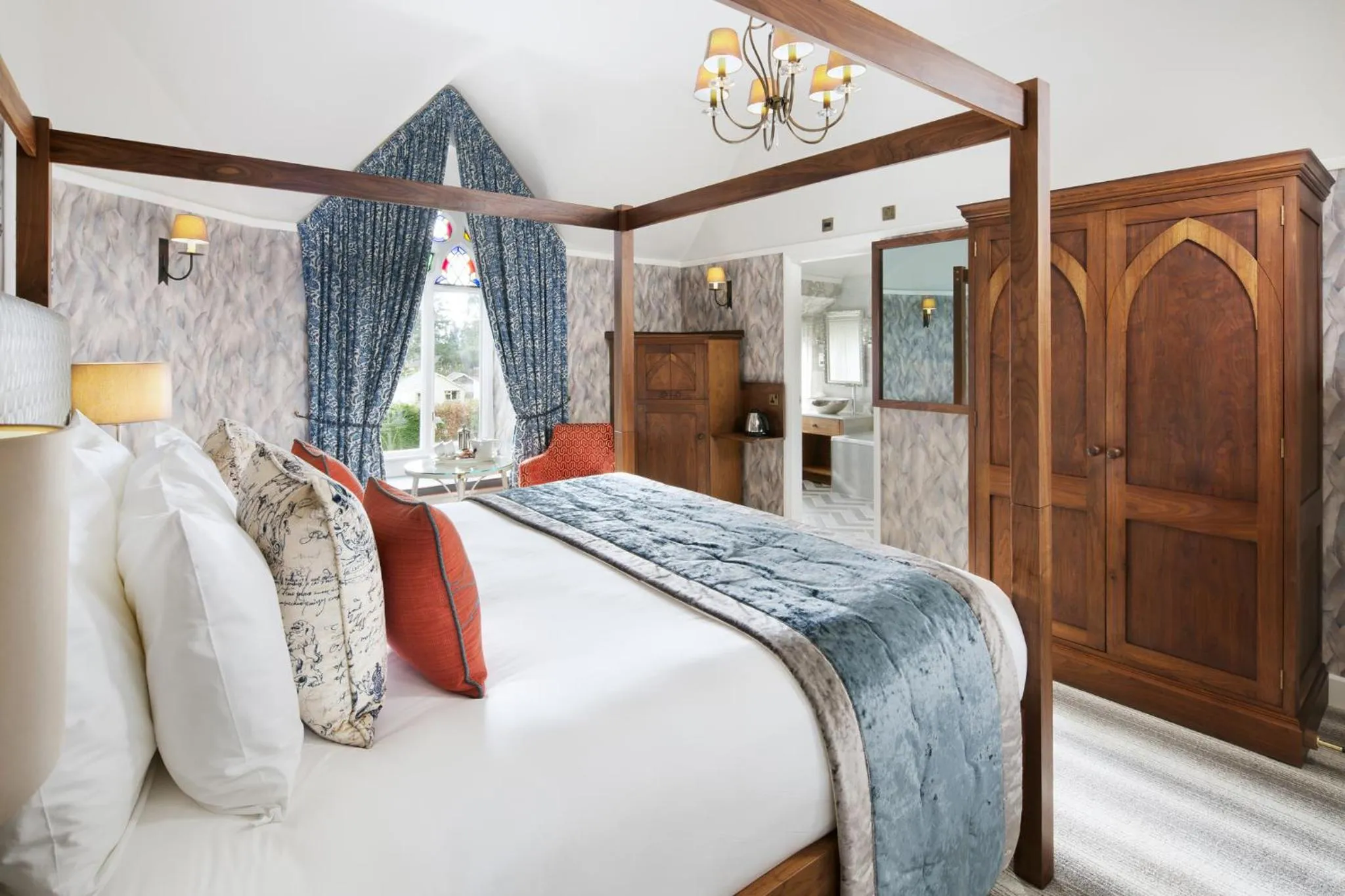 Photo of the whole room, Bed in Cedar Manor