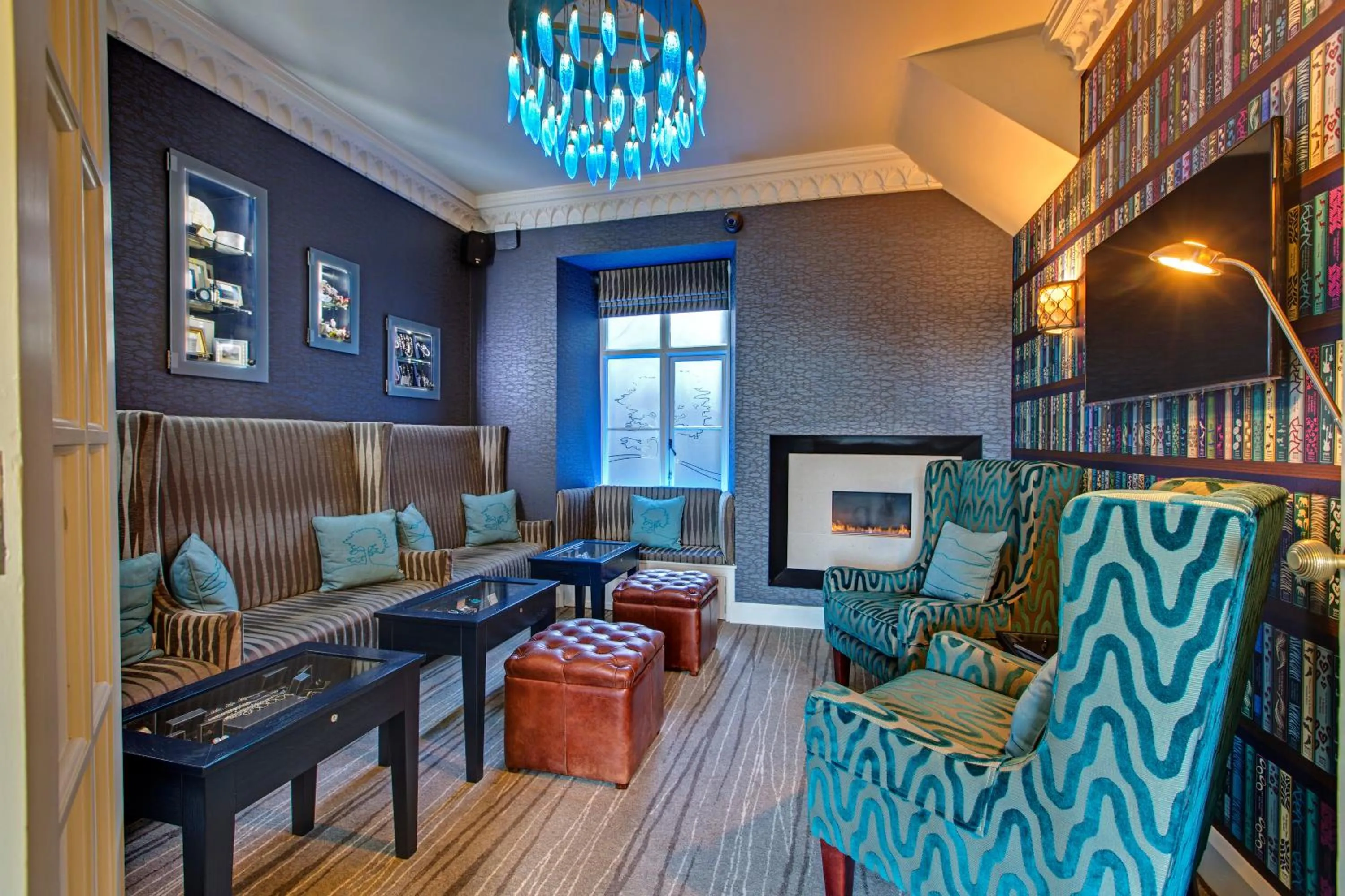 Living room in Cedar Manor