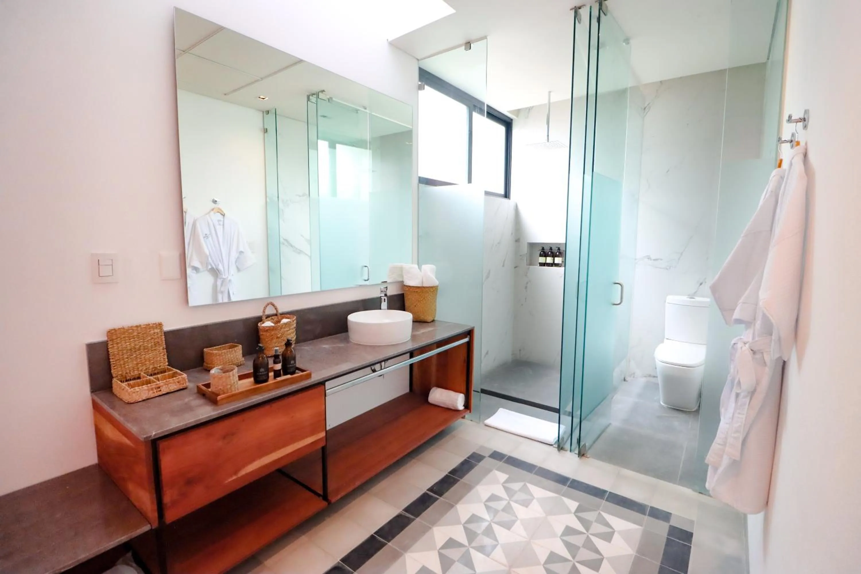 Shower in Casa Loreto 1893