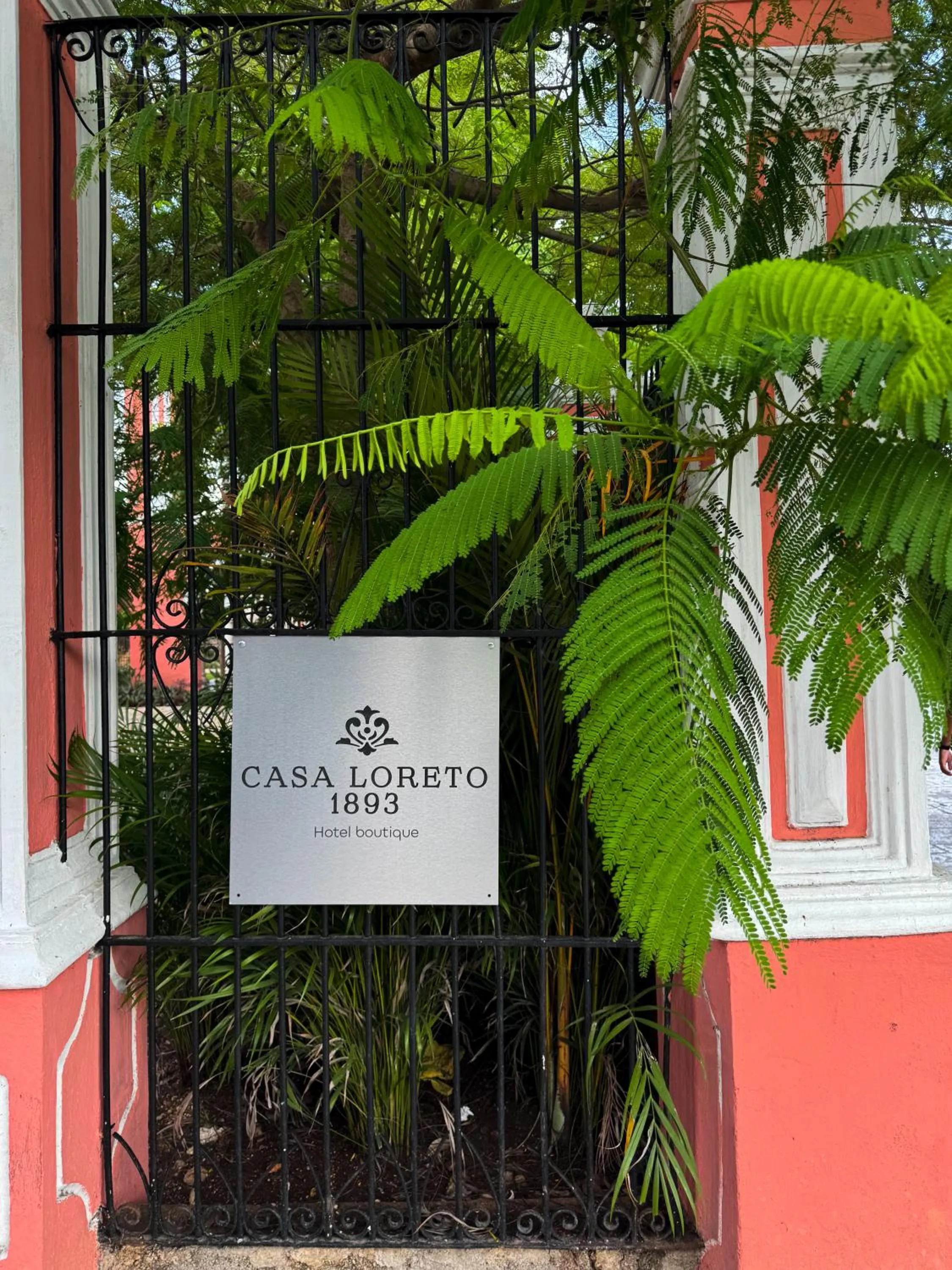 Facade/entrance in Casa Loreto 1893