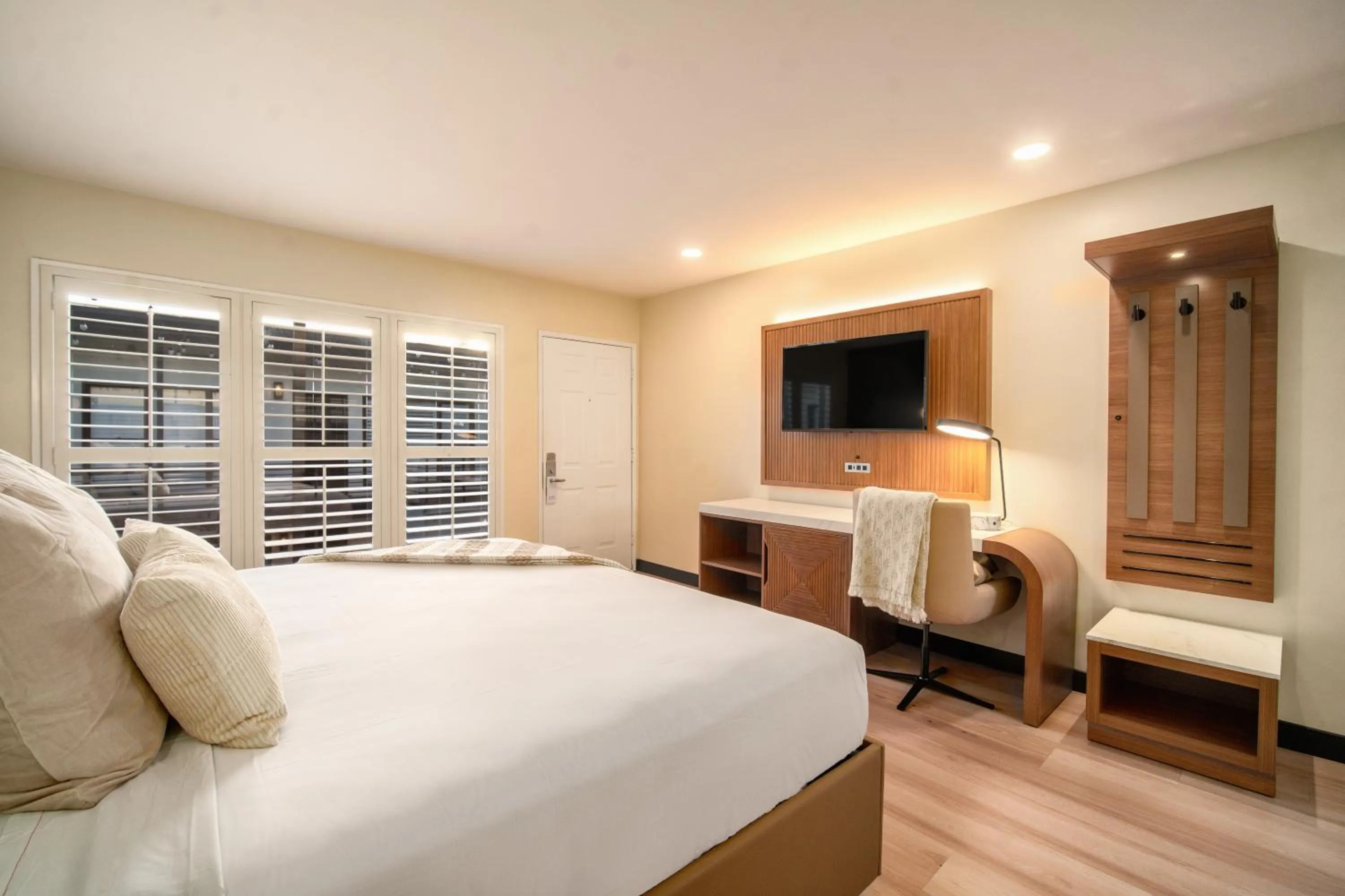 TV and multimedia, Bed in LYFE INN & SUITES by AGA - Beverly Hills