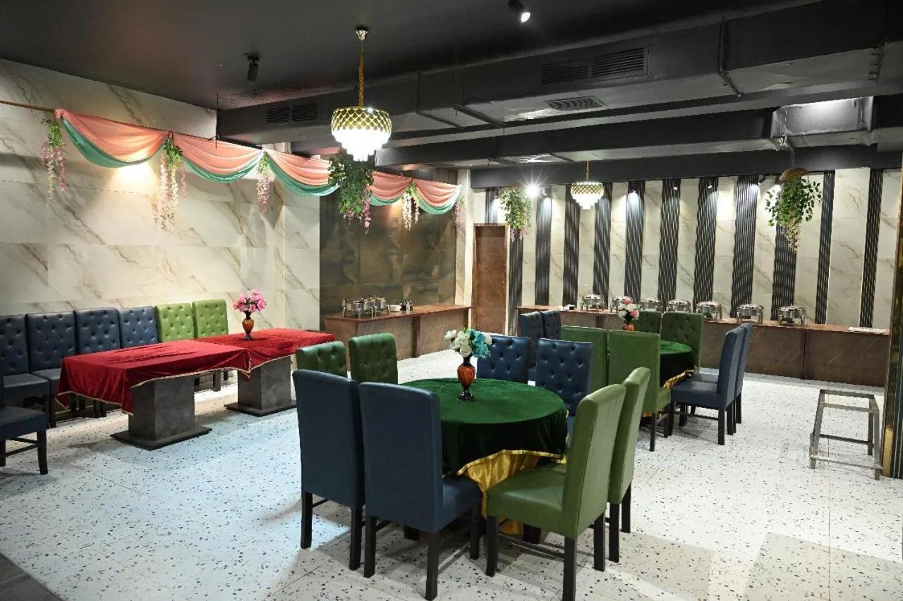 Lounge or bar in Hotel Golden Fern