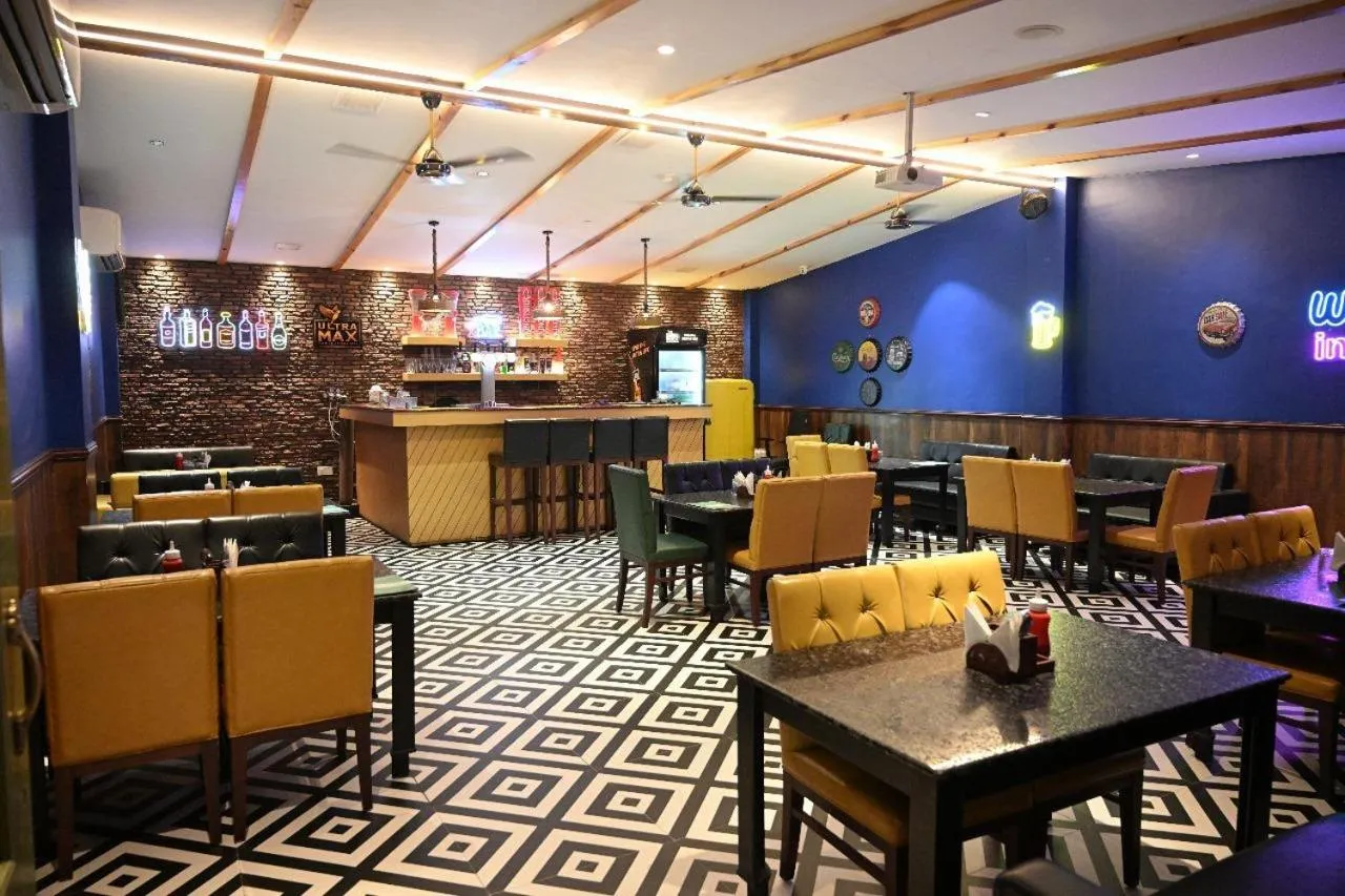 Lounge or bar in Hotel Golden Fern