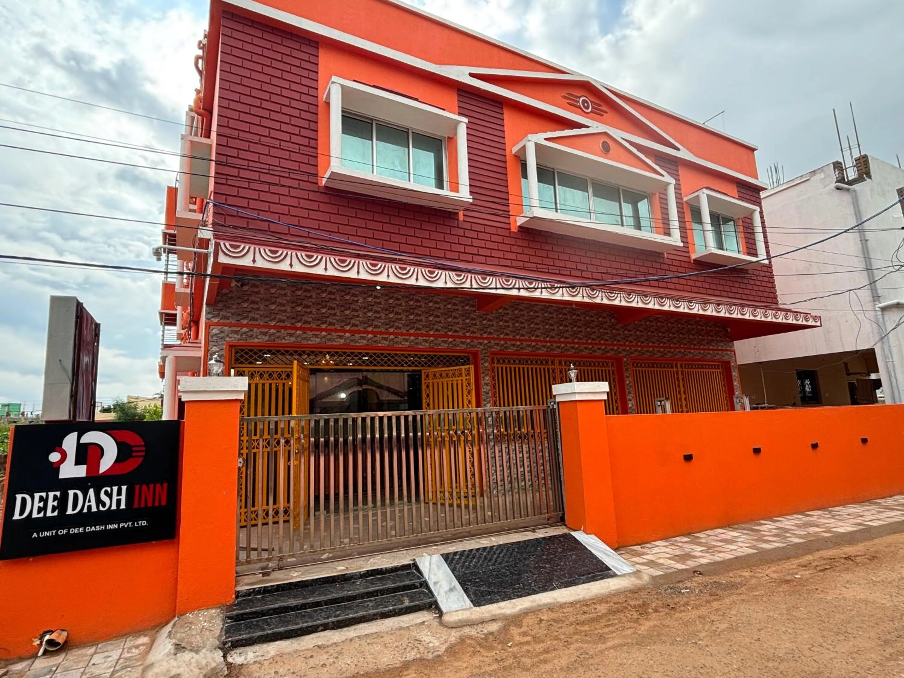 Property building in Dee Dash Inn