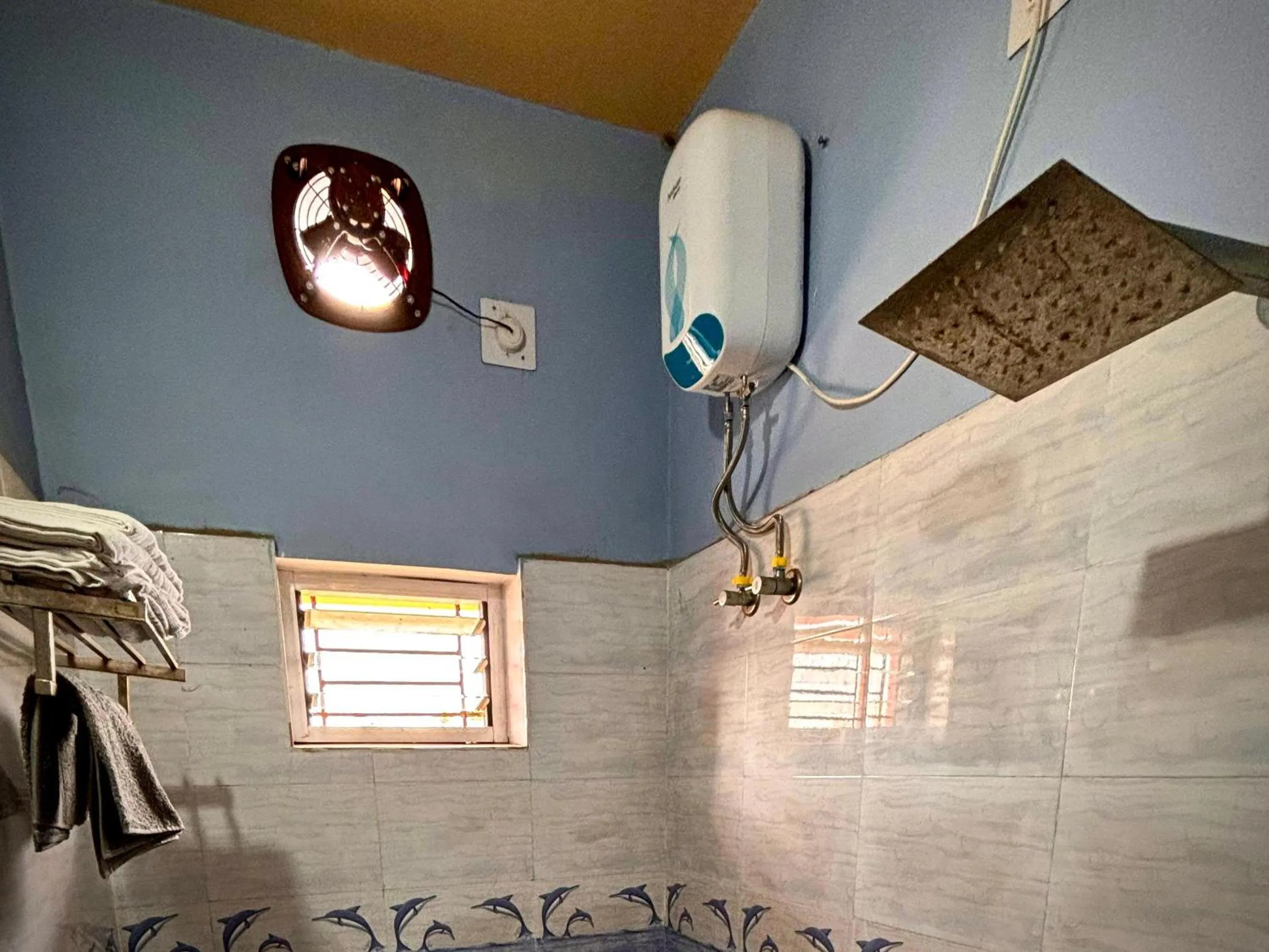 Shower in Dee Dash Inn