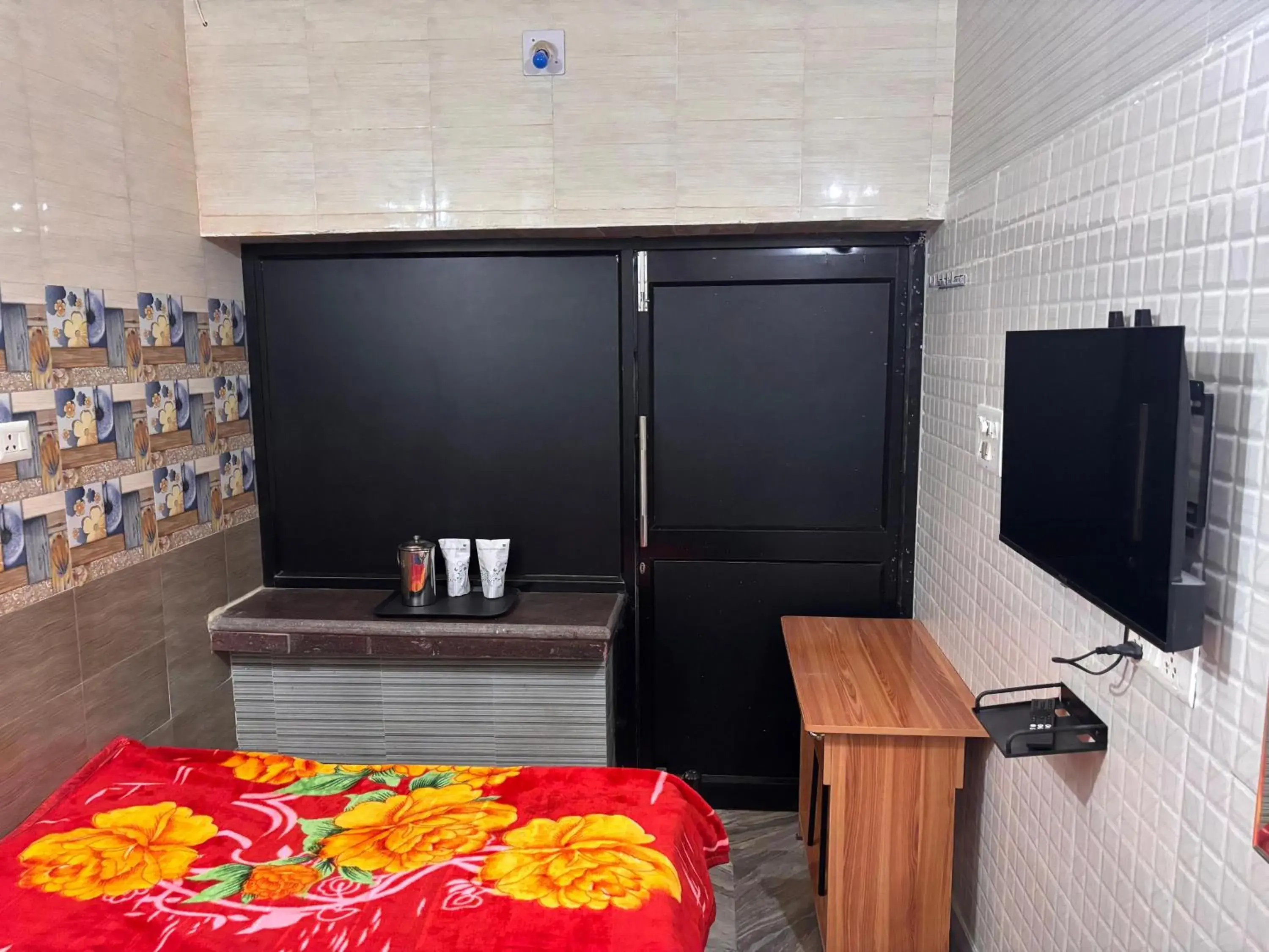 TV and multimedia, Bed in Dee Dash Inn TV and multimedia, Bed in Dee Dash Inn