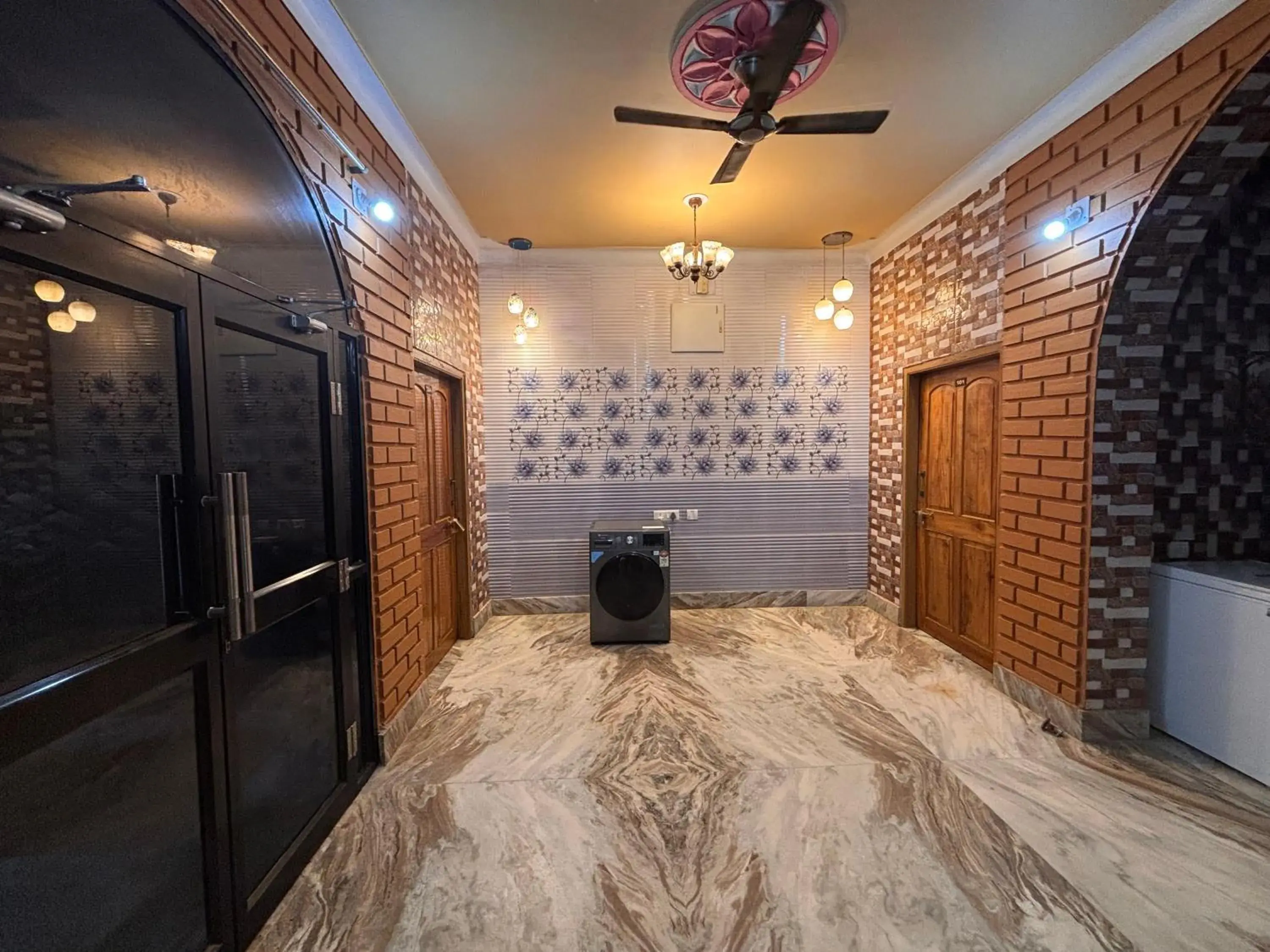 Property building in Dee Dash Inn Property building in Dee Dash Inn