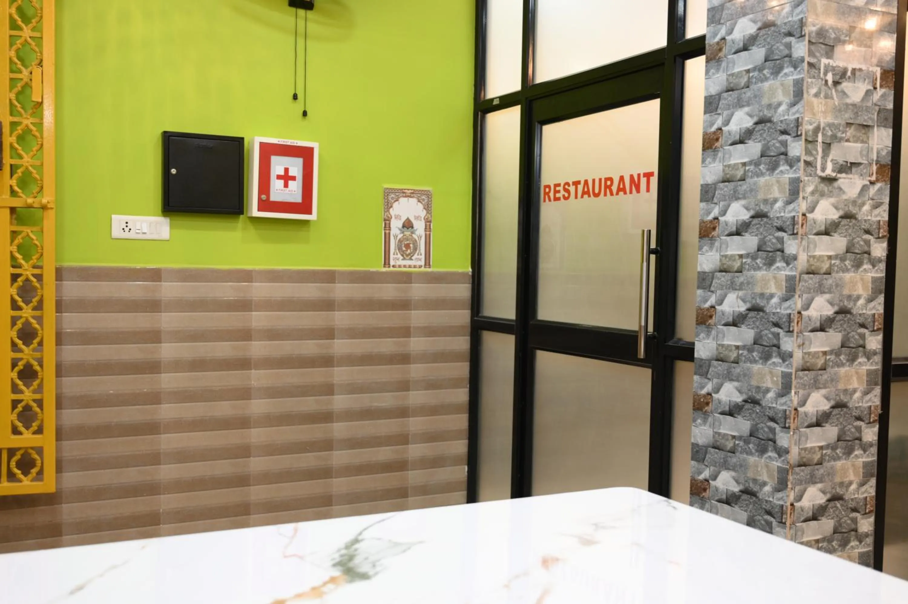 Property building, Bed in Dee Dash Inn