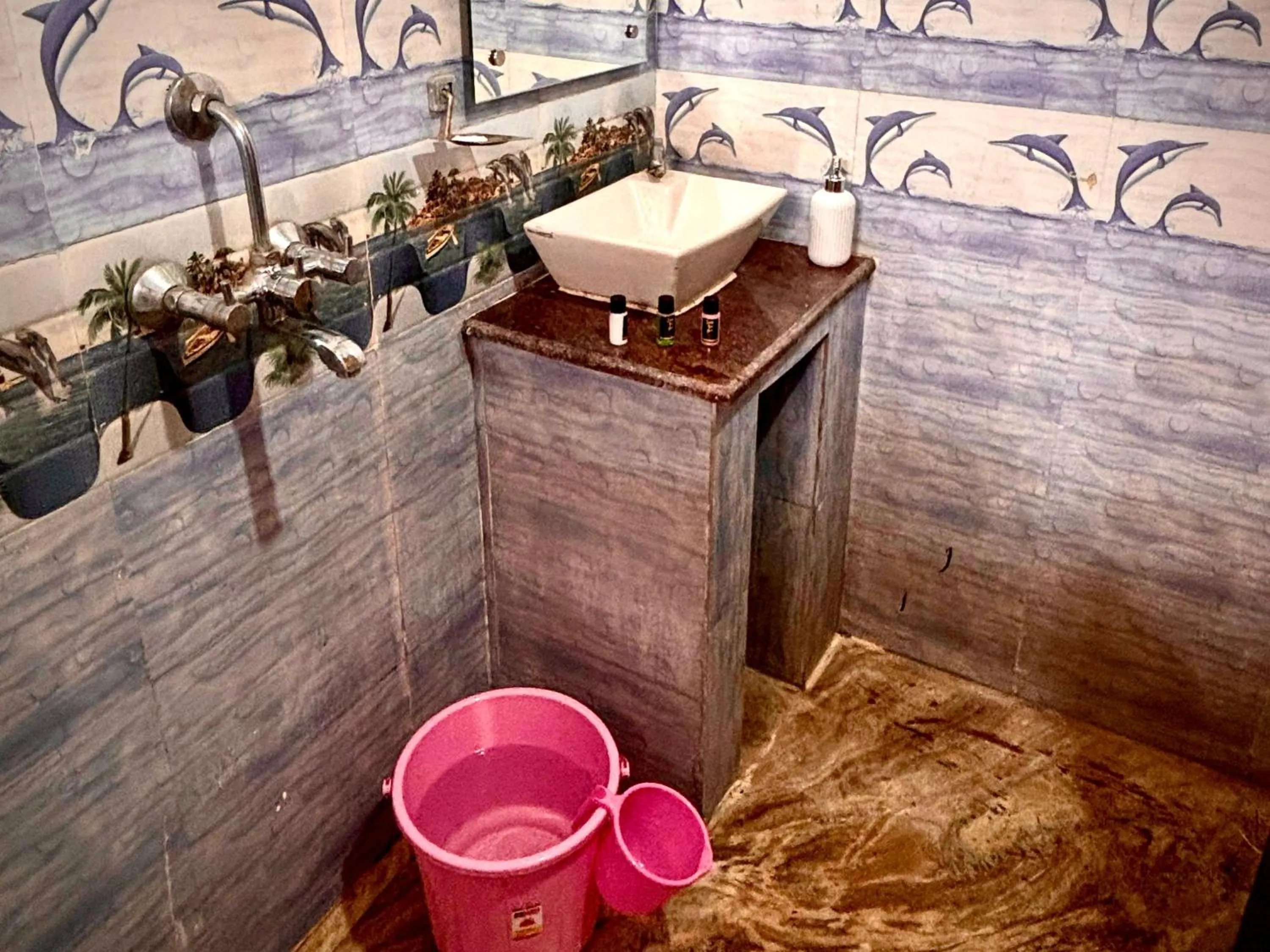 Toilet in Dee Dash Inn