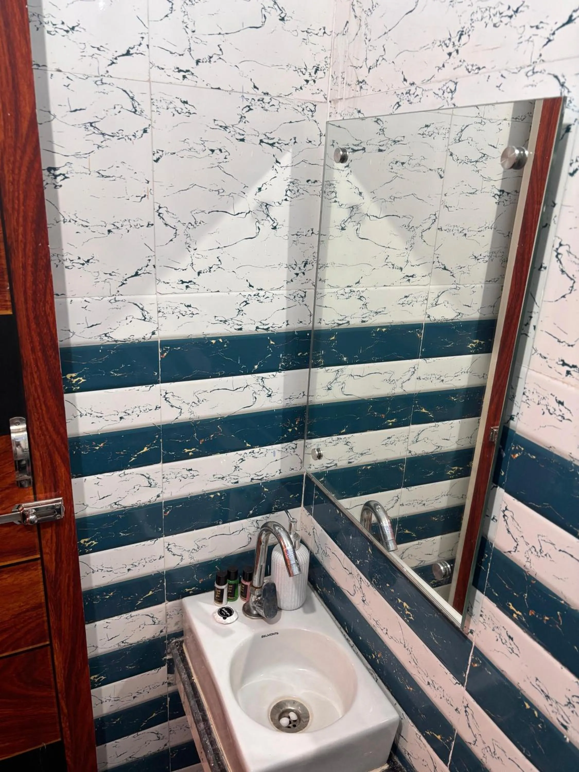 Bathroom in Dee Dash Inn