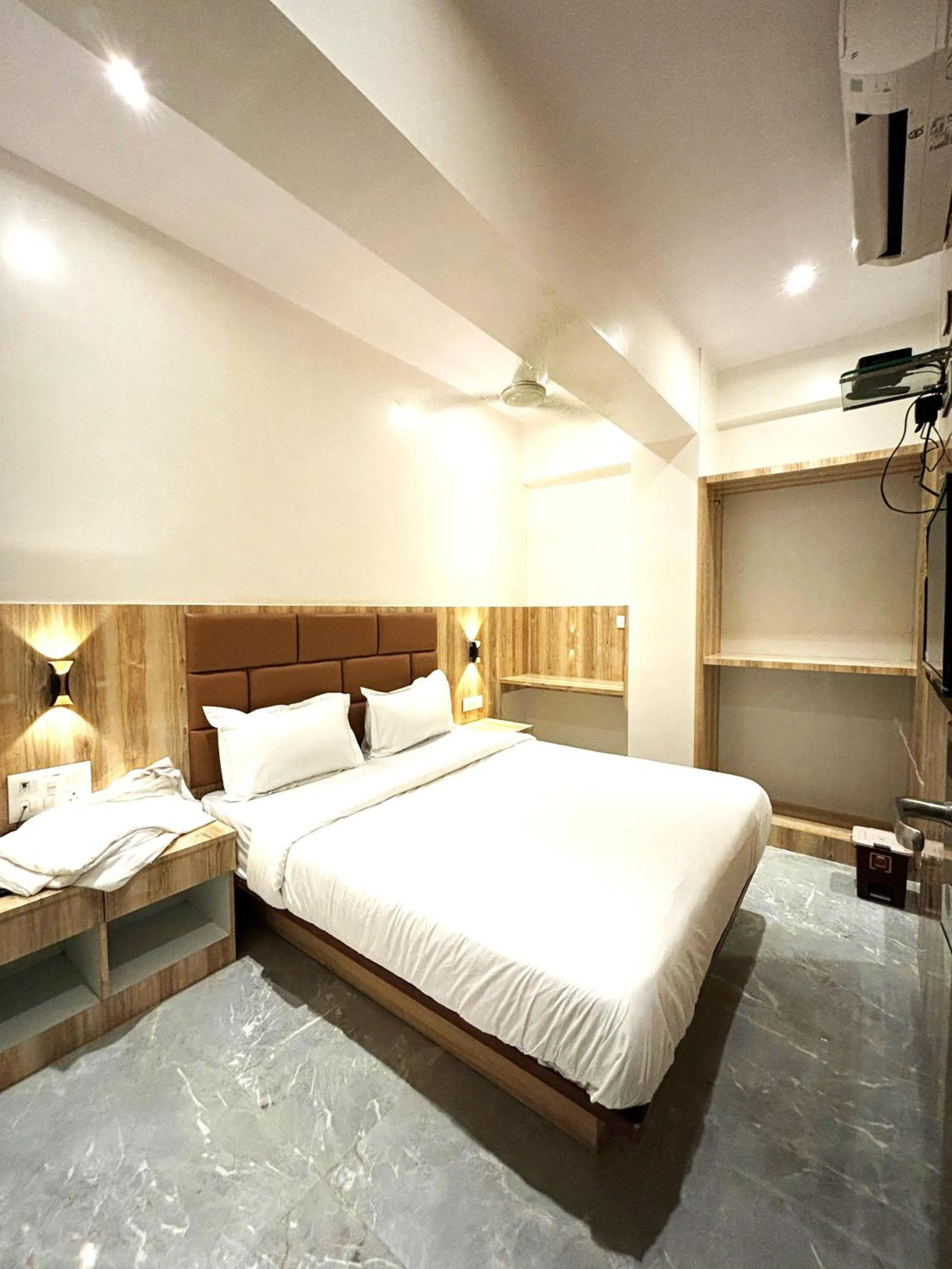 Bedroom, Bed in Hotel Enigma Inn