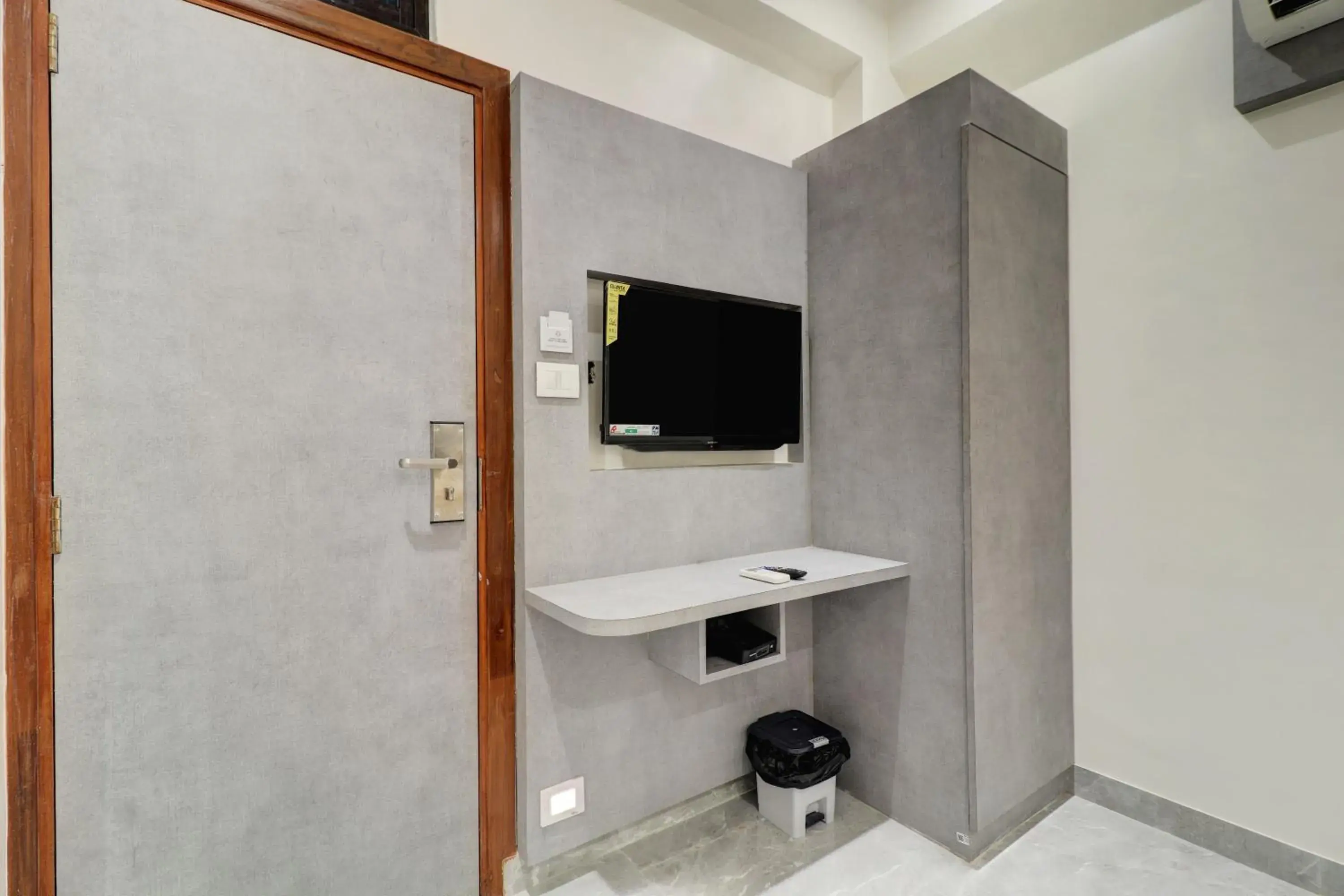 TV and multimedia in Hotel Enigma Inn TV and multimedia in Hotel Enigma Inn