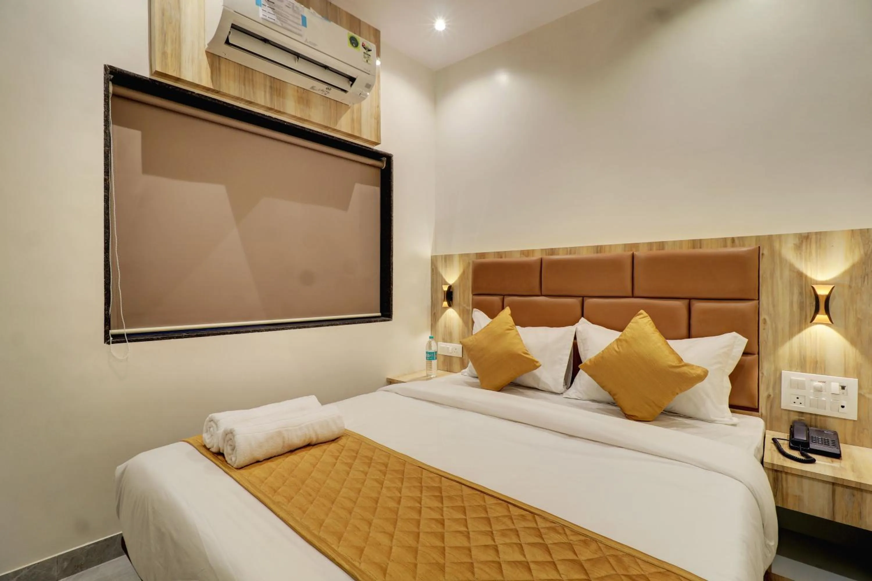 Bed in Hotel Enigma Inn