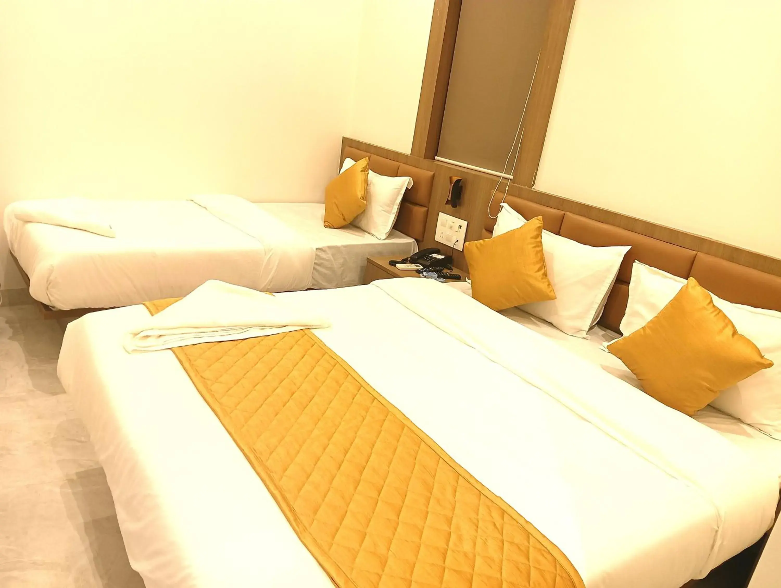 Living room, Bed in Hotel Enigma Inn Living room, Bed in Hotel Enigma Inn