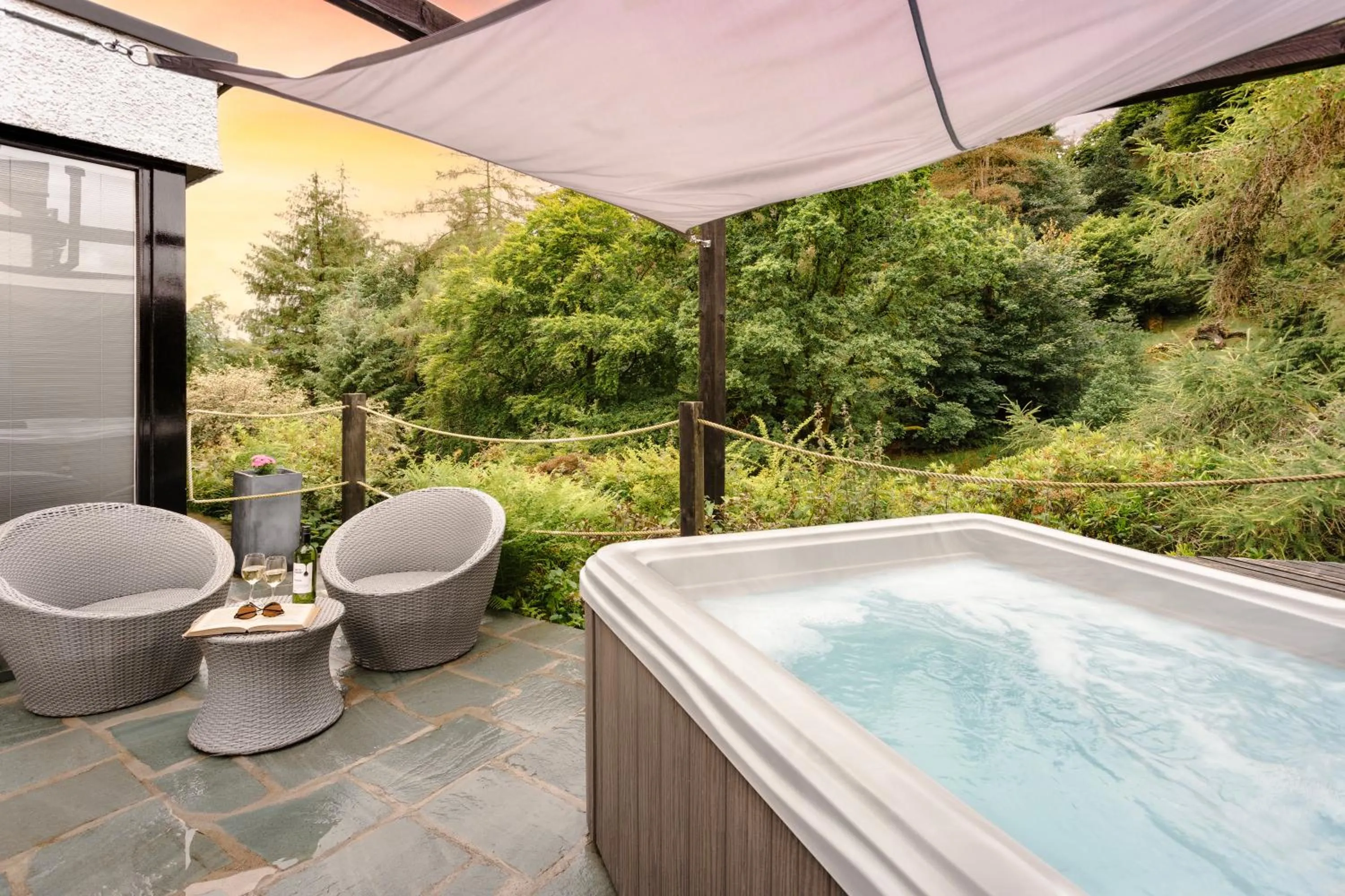 Aphrodites Group - Luxury Hot Tub Suites in Central Lake District!