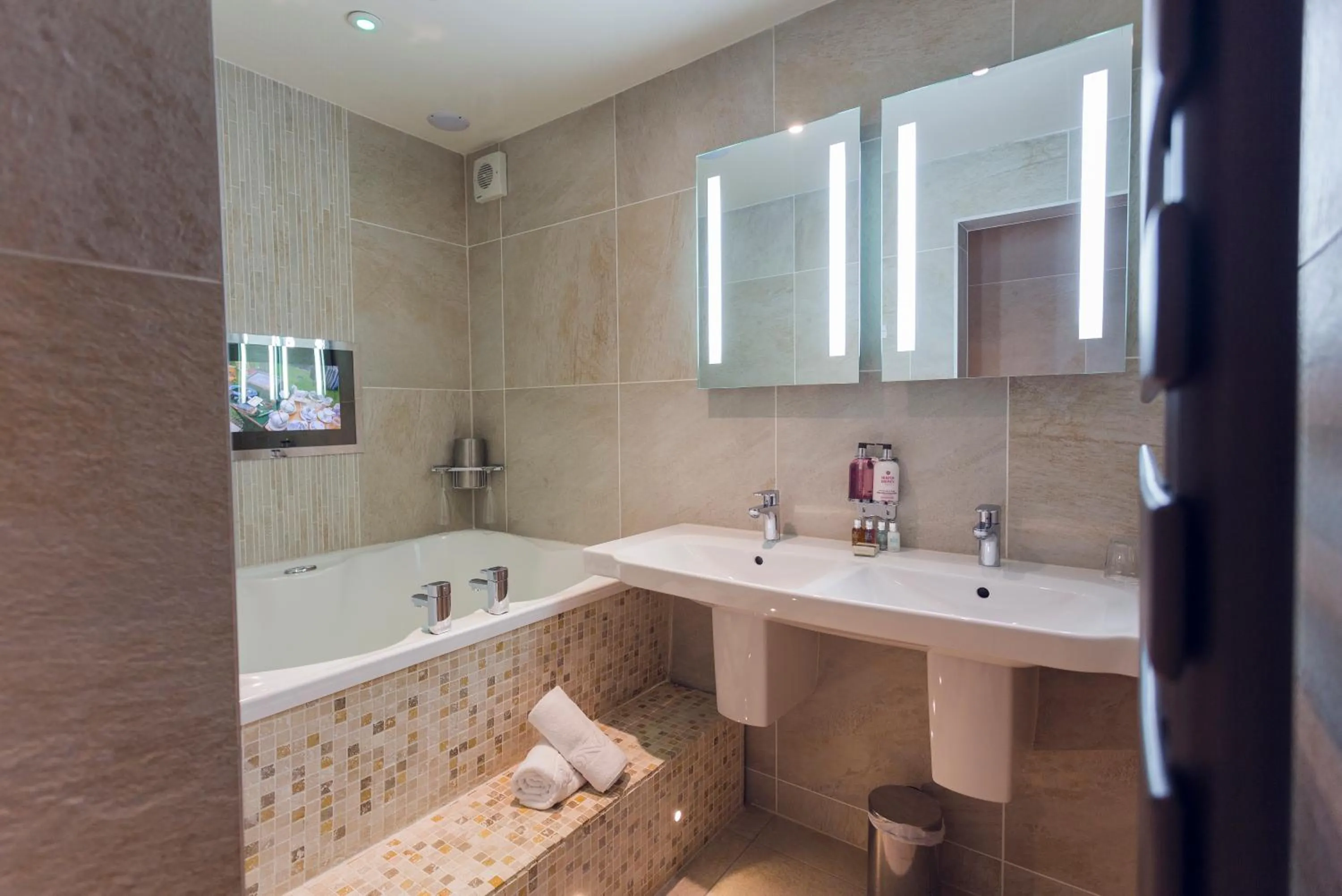 Aphrodites Group - Luxury Hot Tub Suites in Central Lake District!