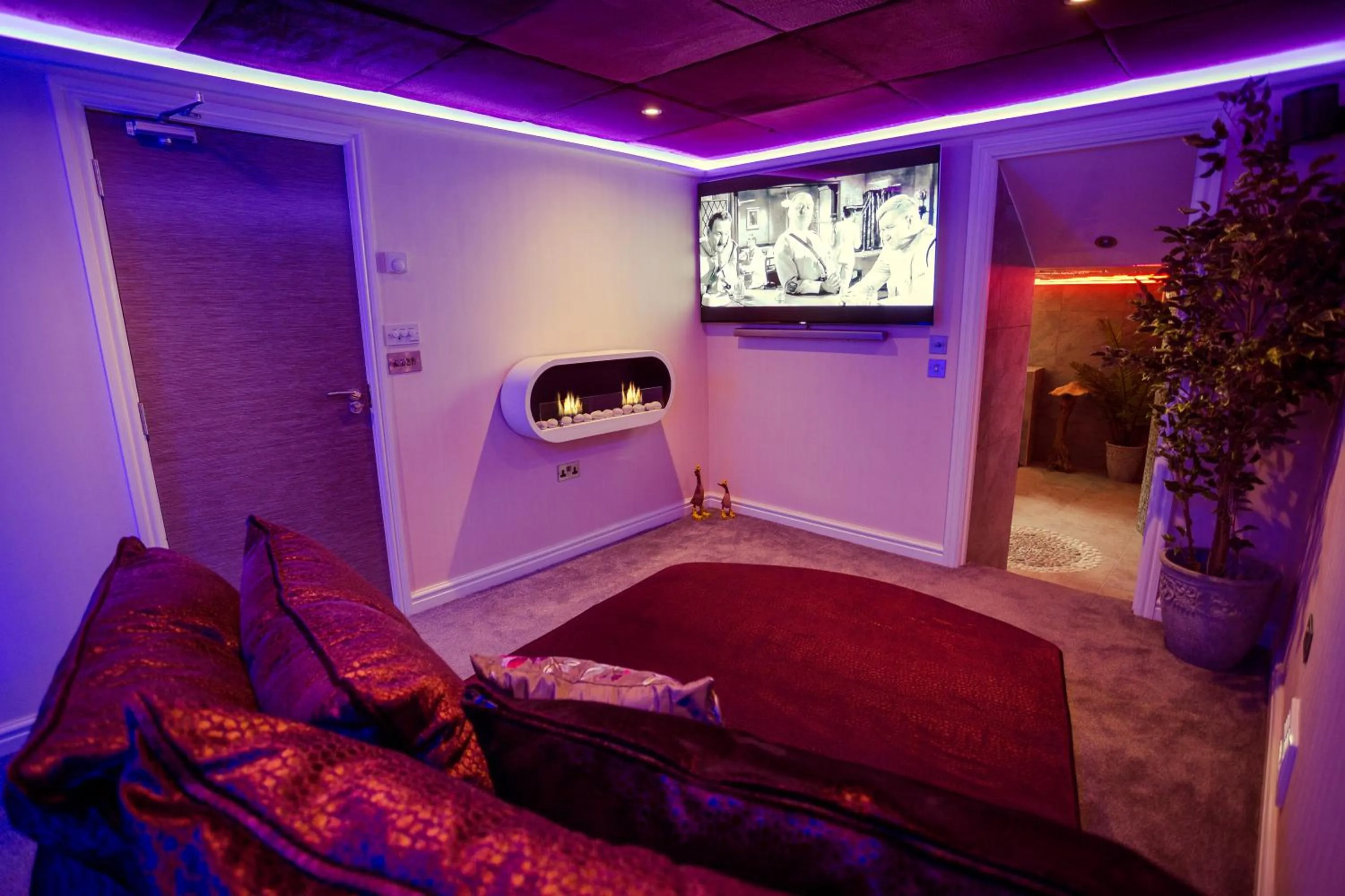 Aphrodites Group - Luxury Hot Tub Suites in Central Lake District!