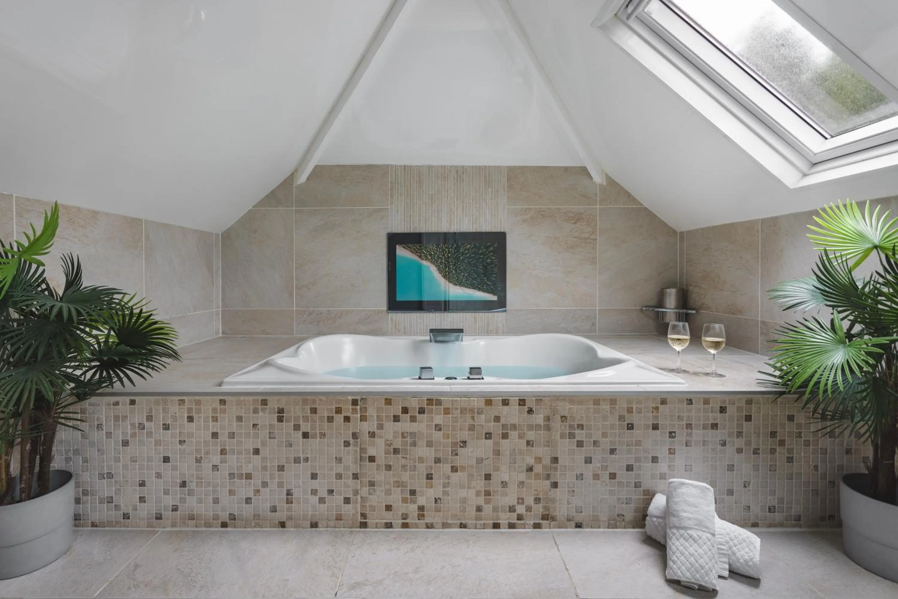 Aphrodites Group - Luxury Hot Tub Suites in Central Lake District!