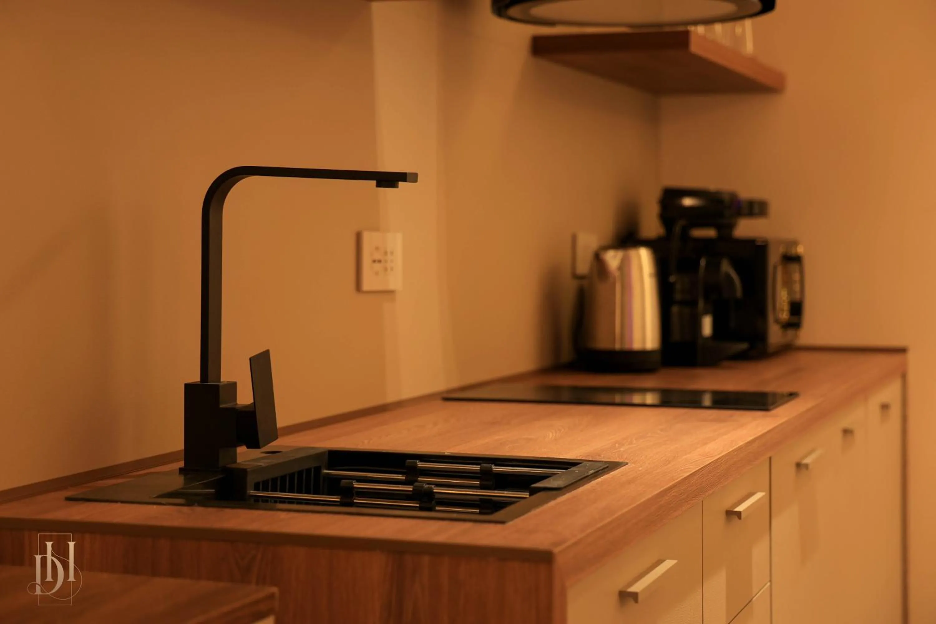 Kitchen or kitchenette in DeHa Rooms & Apartments