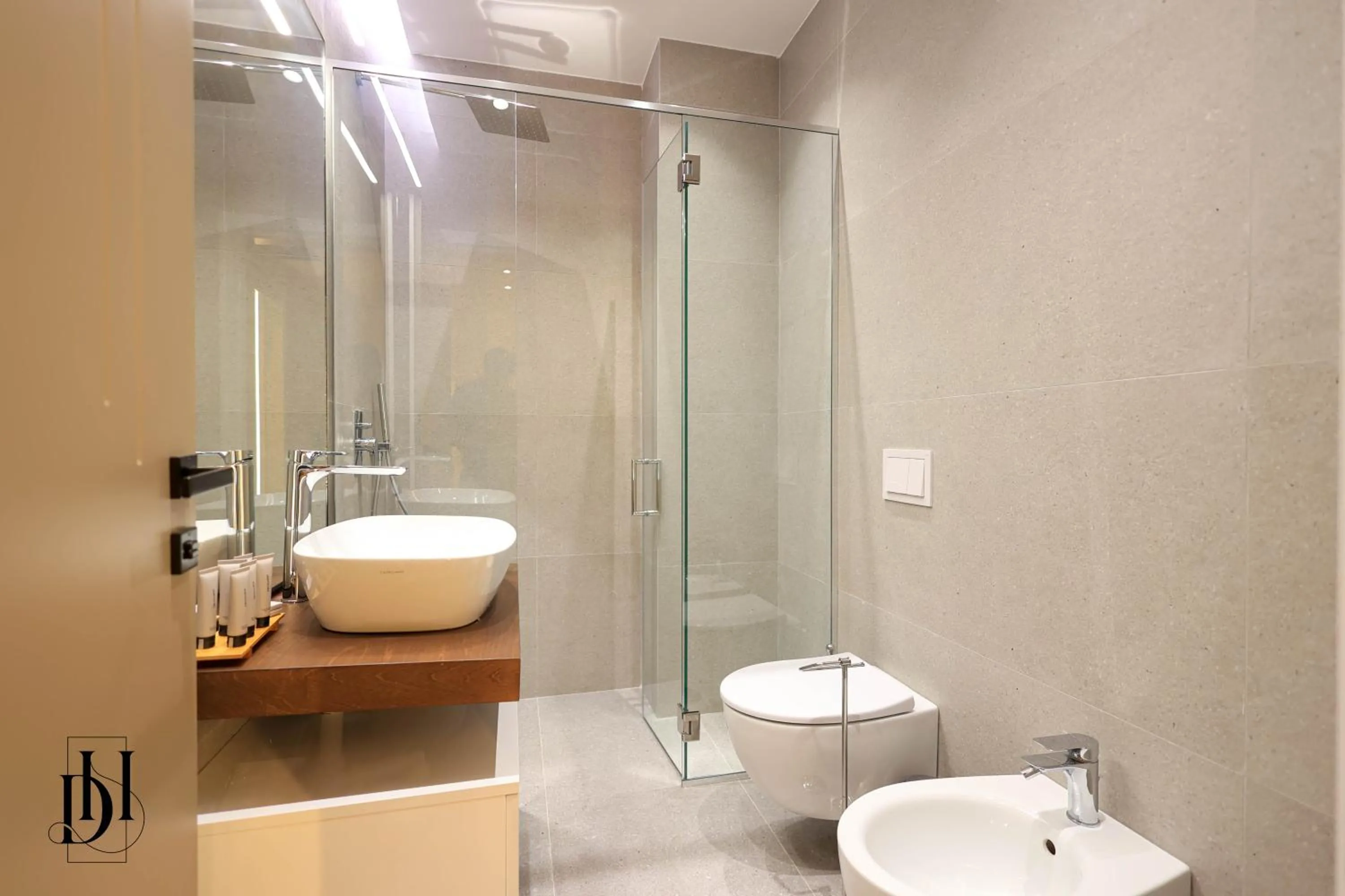 Shower in DeHa Rooms & Apartments