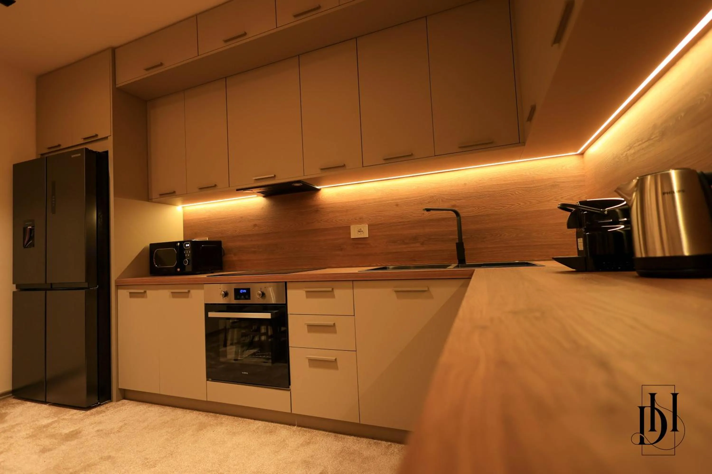 Kitchen or kitchenette in DeHa Rooms & Apartments