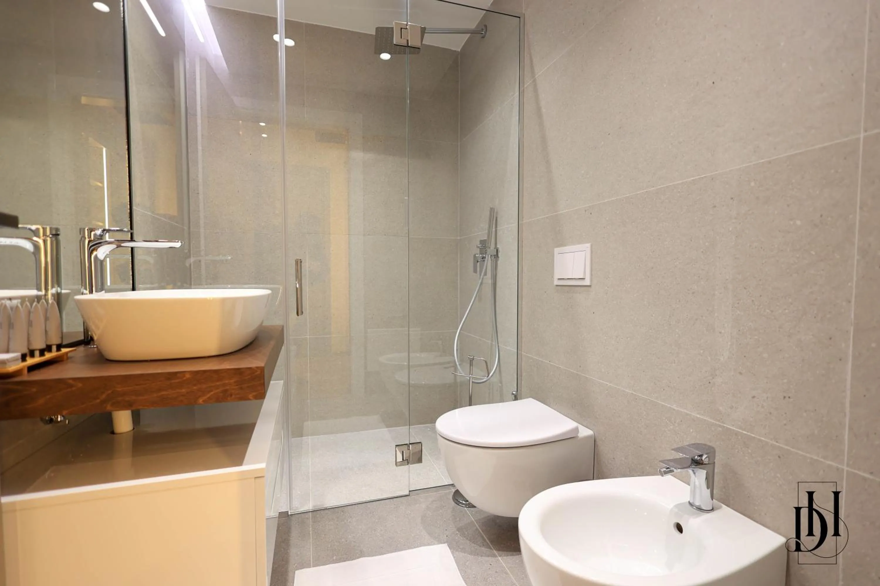 Shower in DeHa Rooms & Apartments