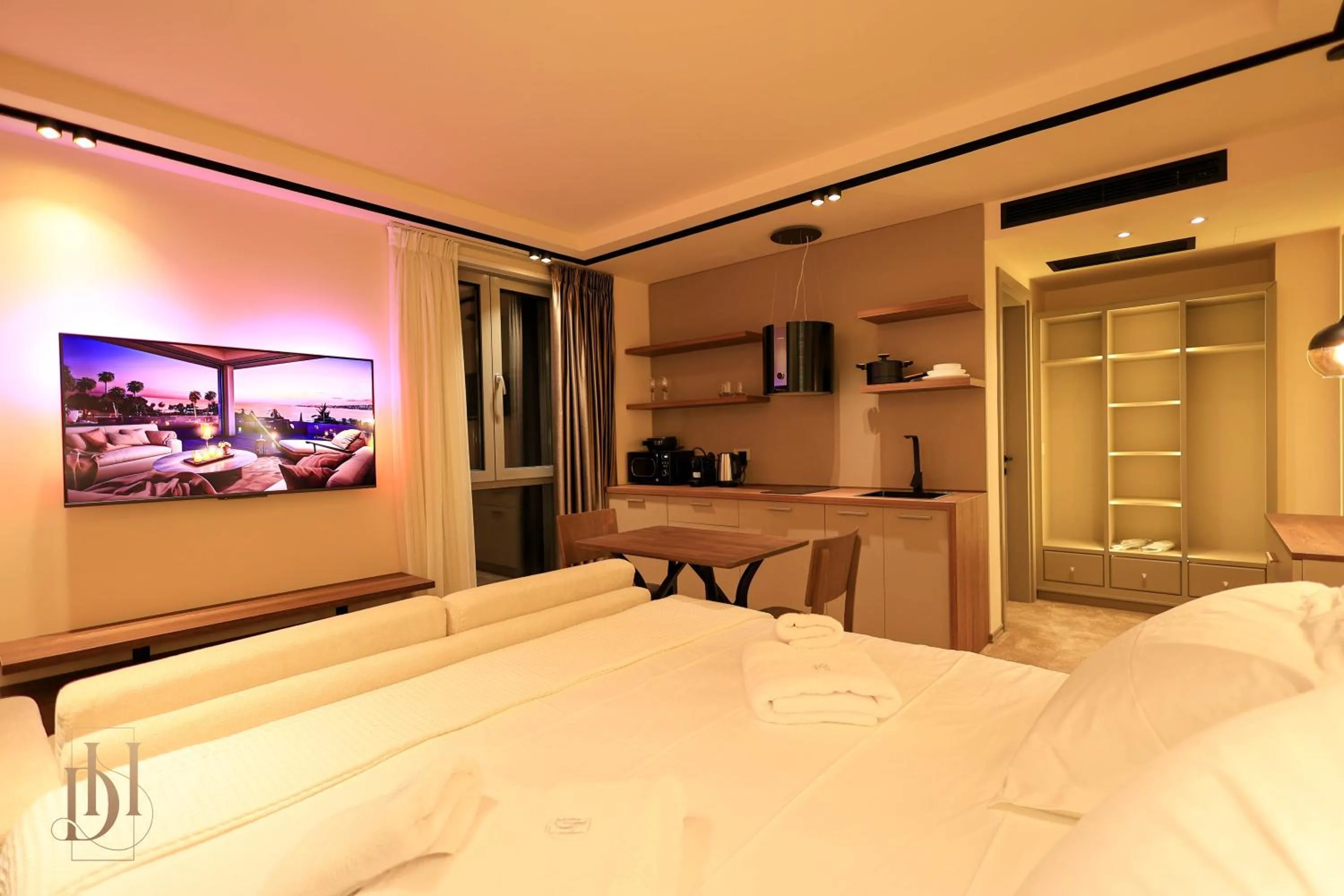 Photo of the whole room, Bed in DeHa Rooms & Apartments