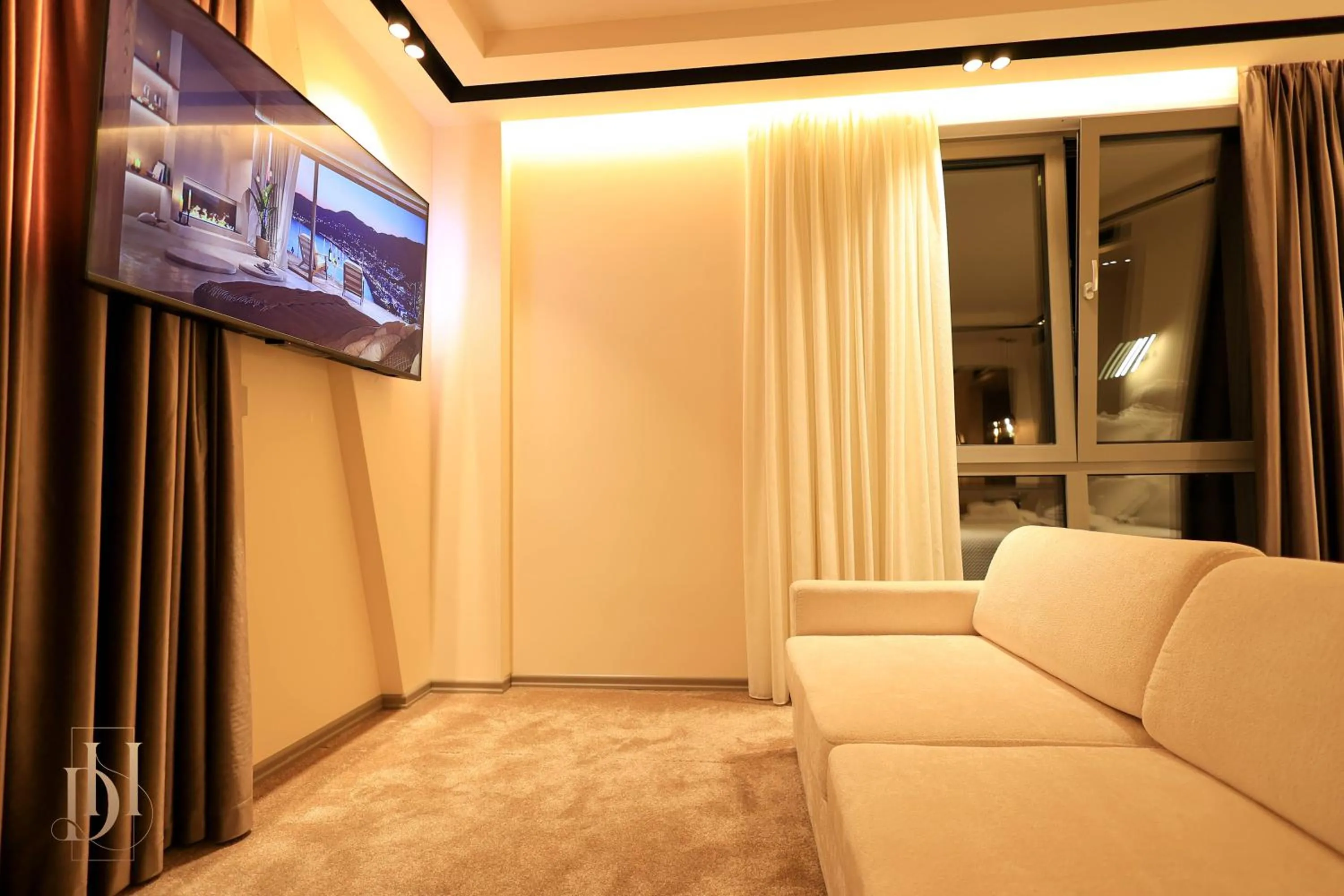 TV and multimedia in DeHa Rooms & Apartments
