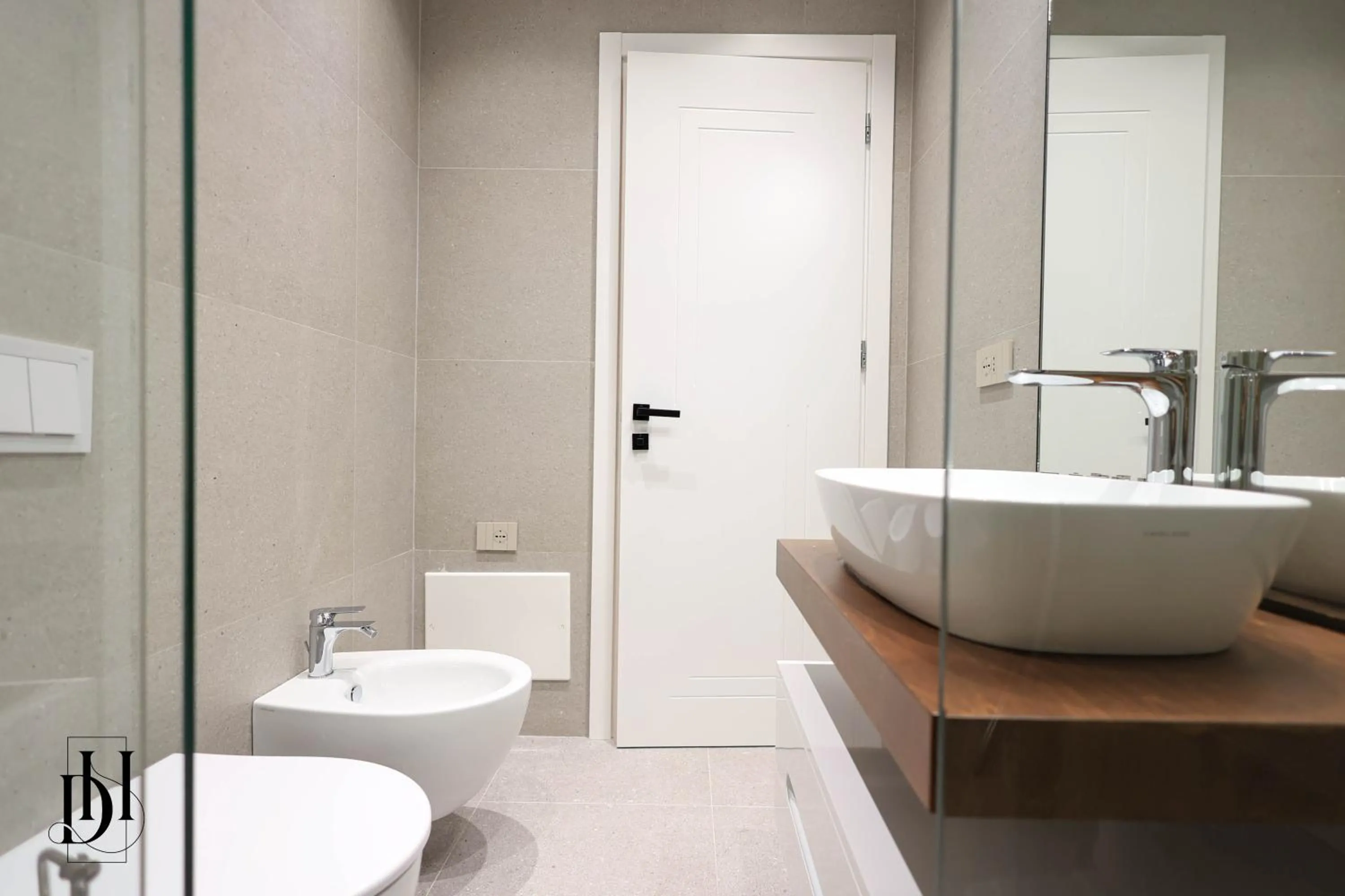 Toilet in DeHa Rooms & Apartments