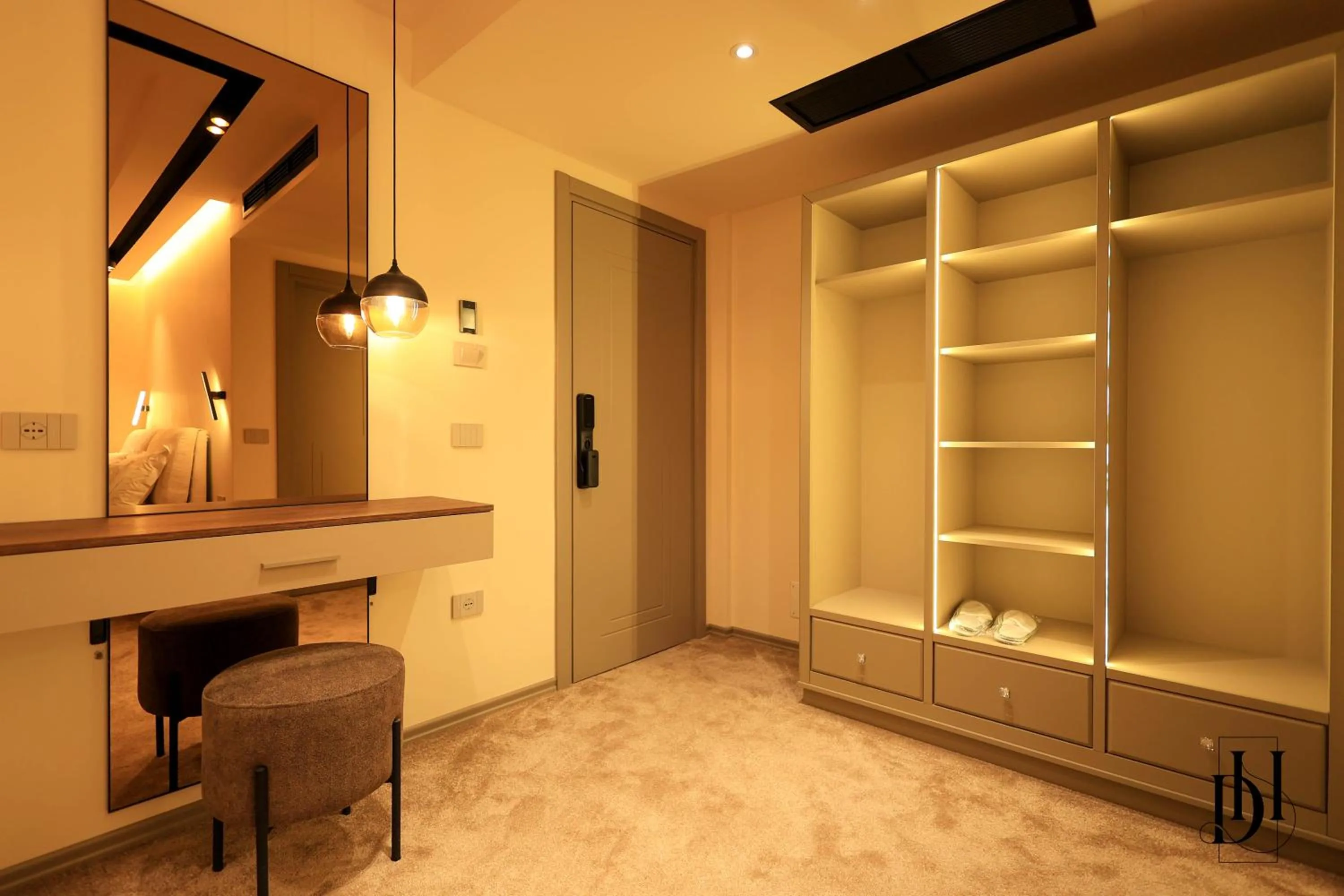 wardrobe in DeHa Rooms & Apartments