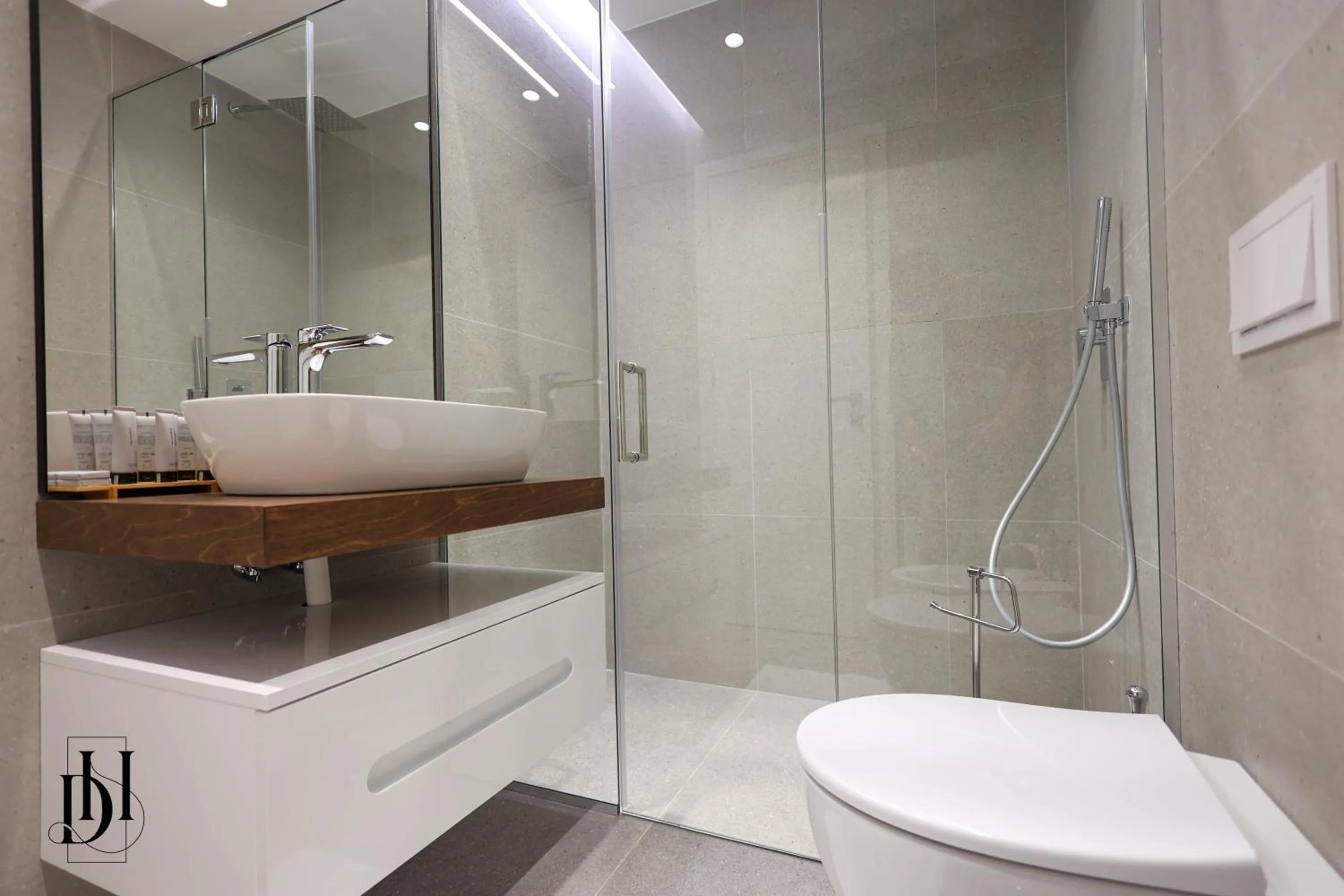 Shower in DeHa Rooms & Apartments