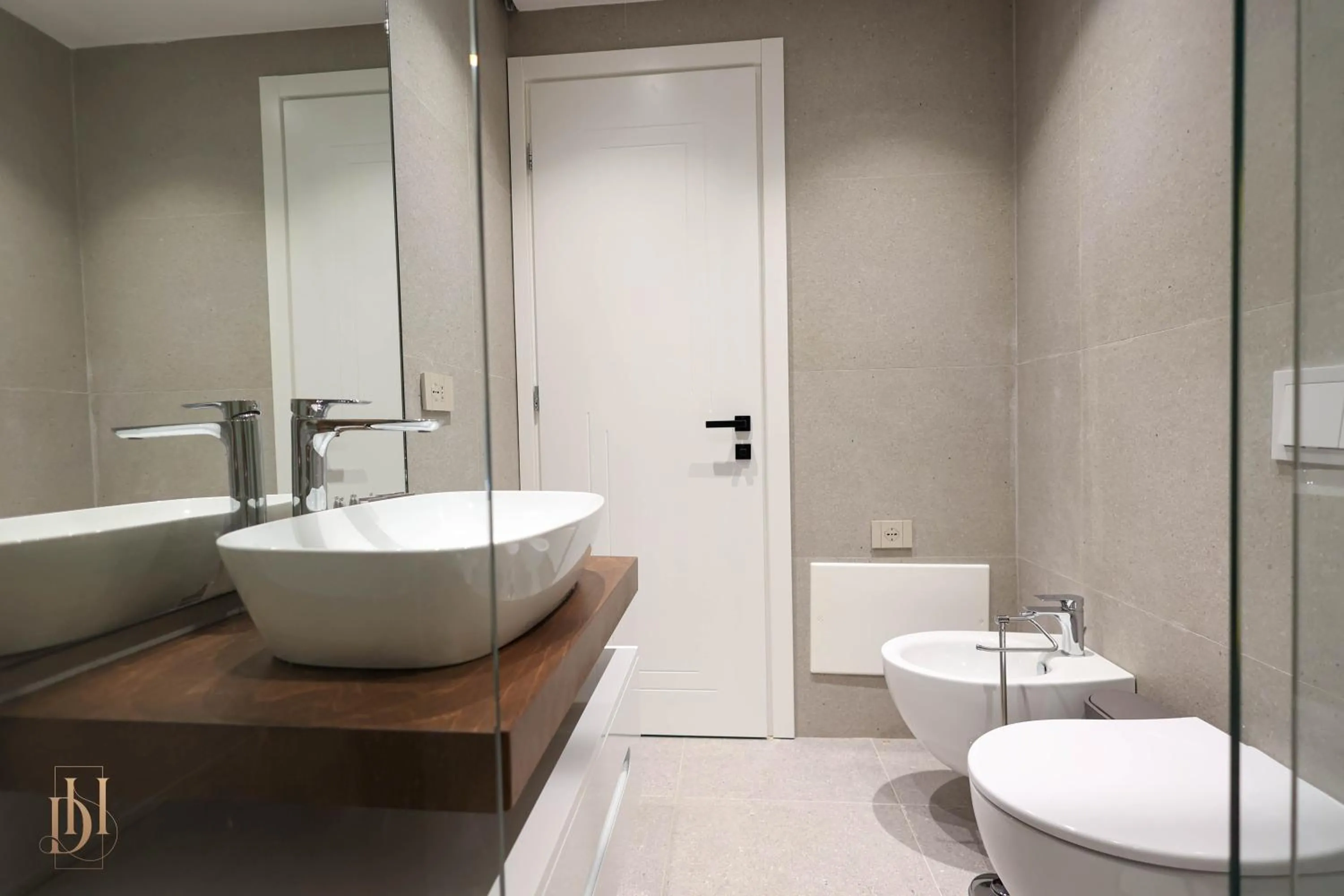 Toilet in DeHa Rooms & Apartments