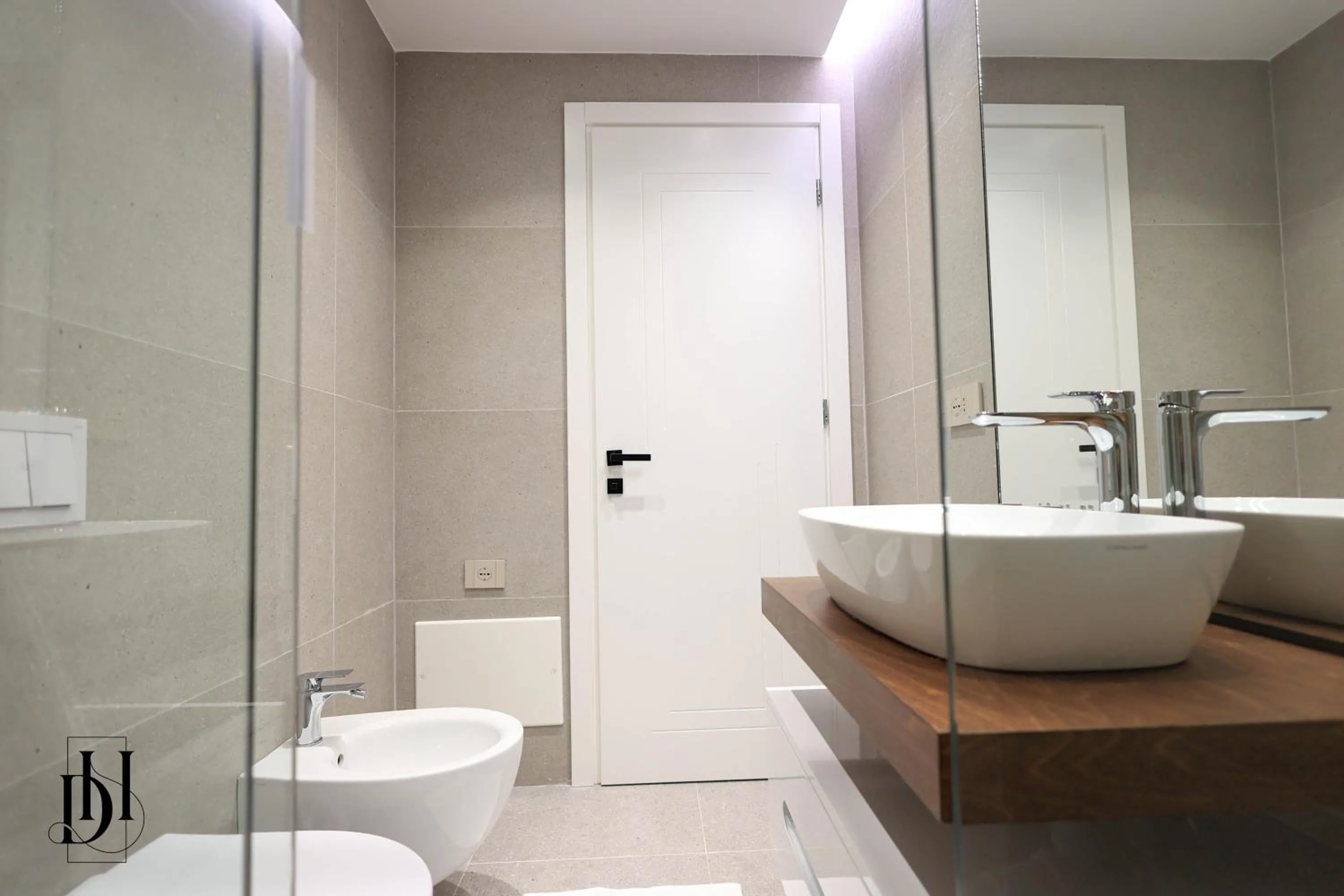 Toilet in DeHa Rooms & Apartments