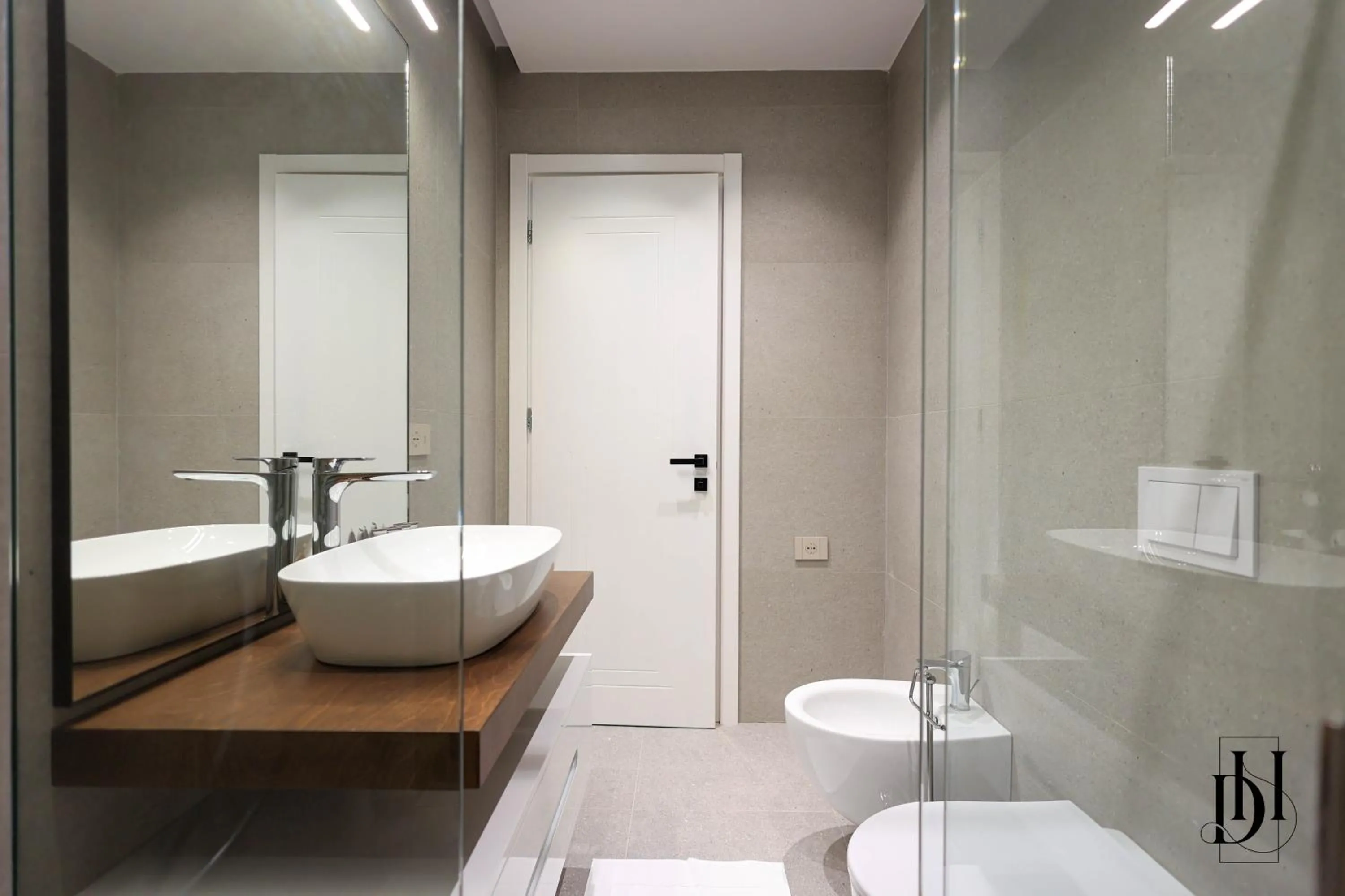 Toilet in DeHa Rooms & Apartments