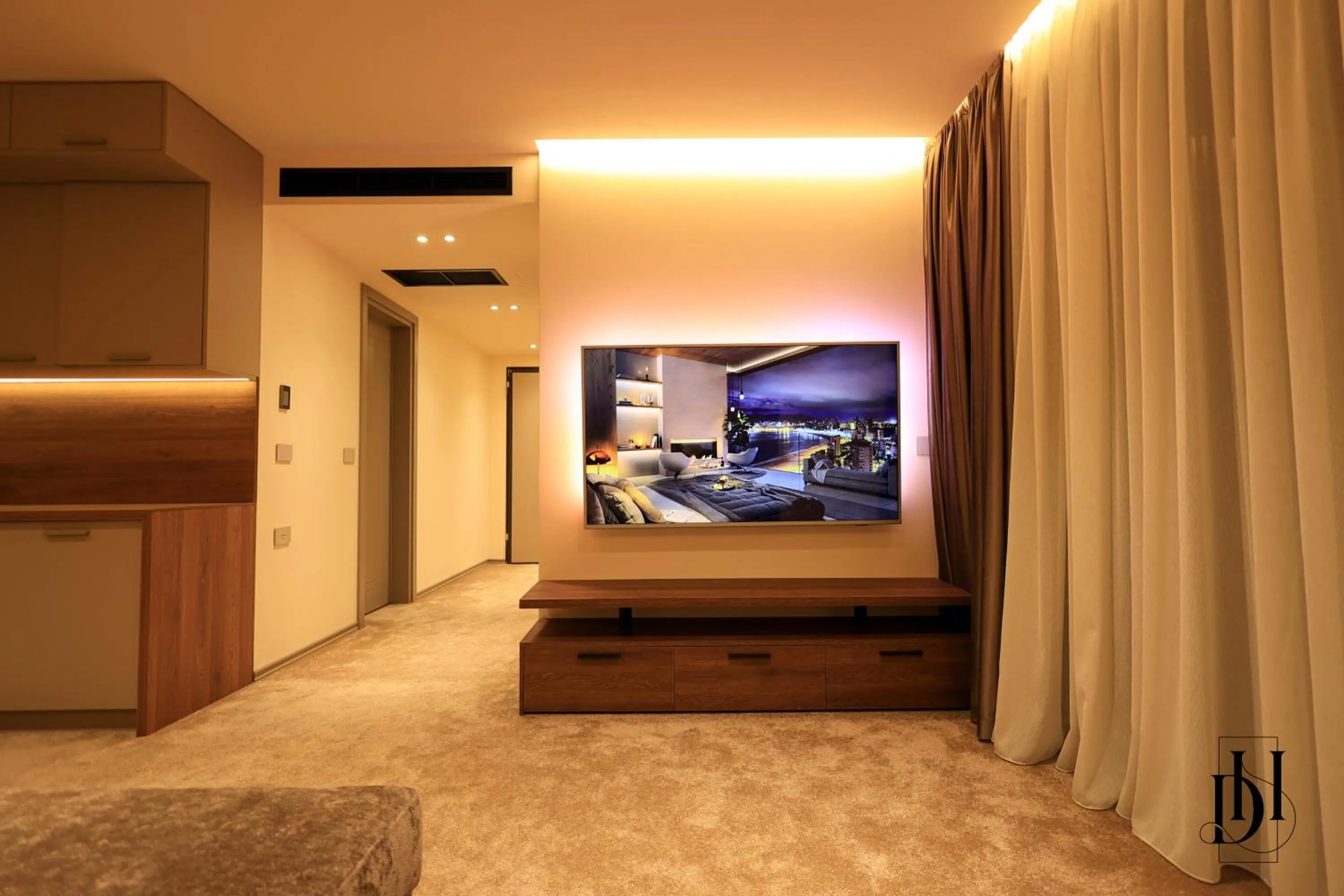 TV and multimedia, Bed in DeHa Rooms & Apartments