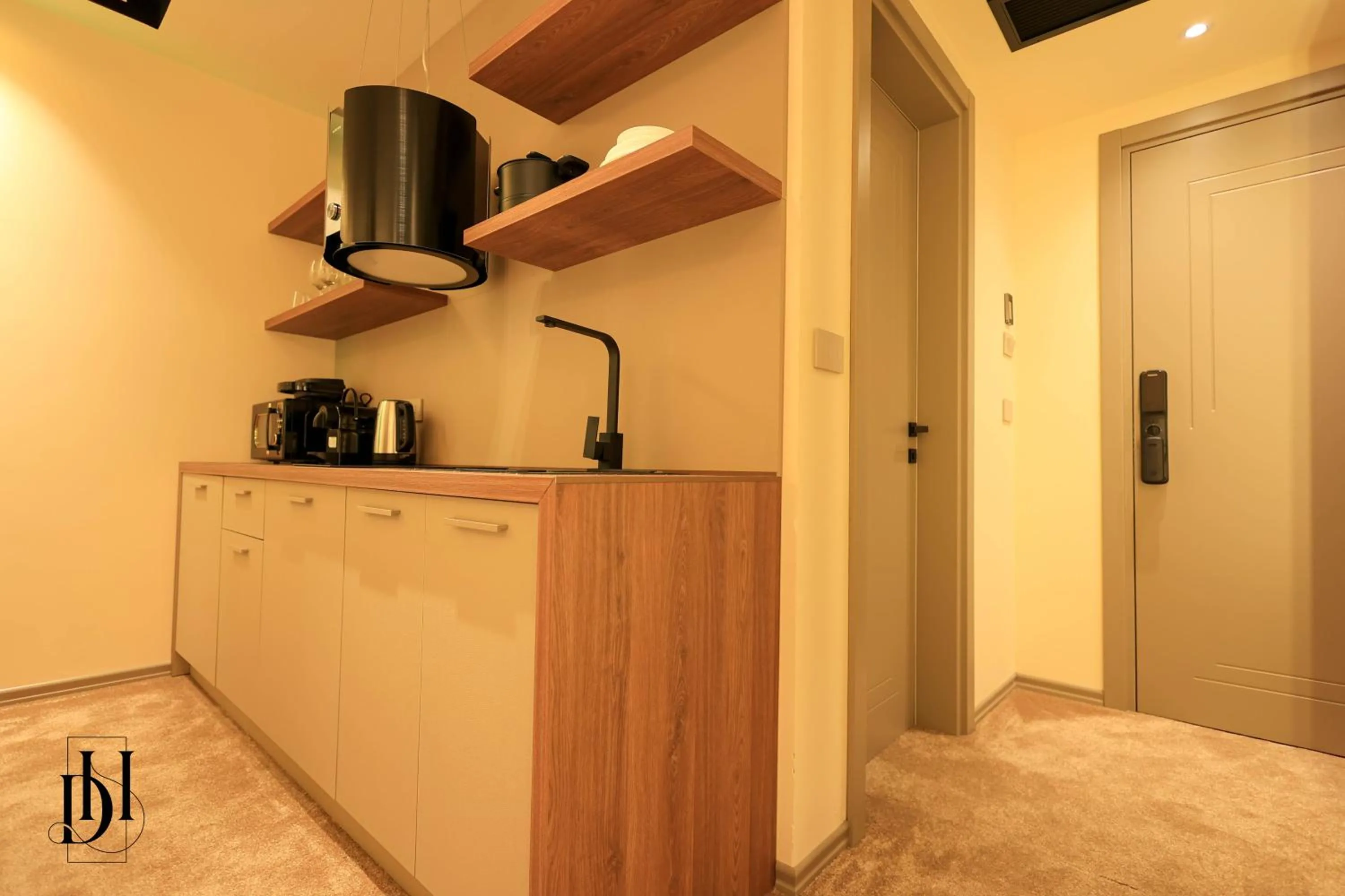Kitchen or kitchenette in DeHa Rooms & Apartments