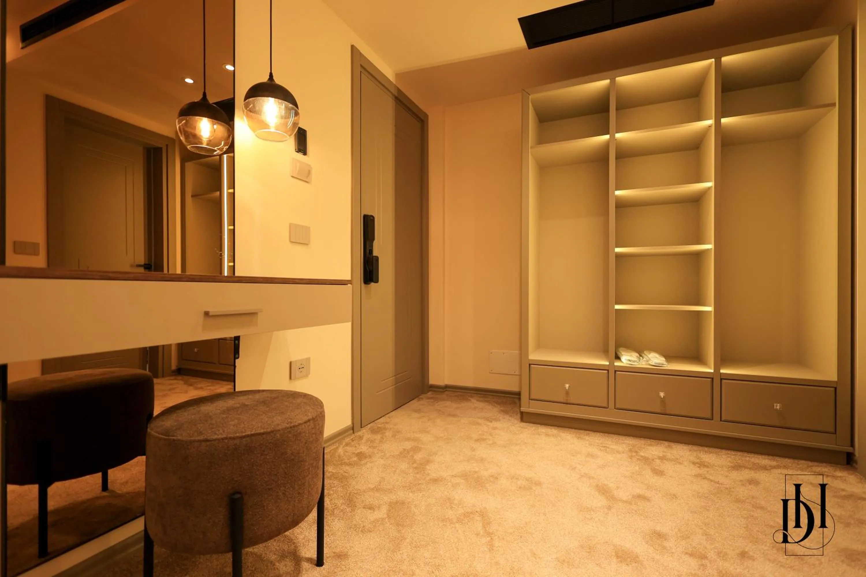 wardrobe in DeHa Rooms & Apartments