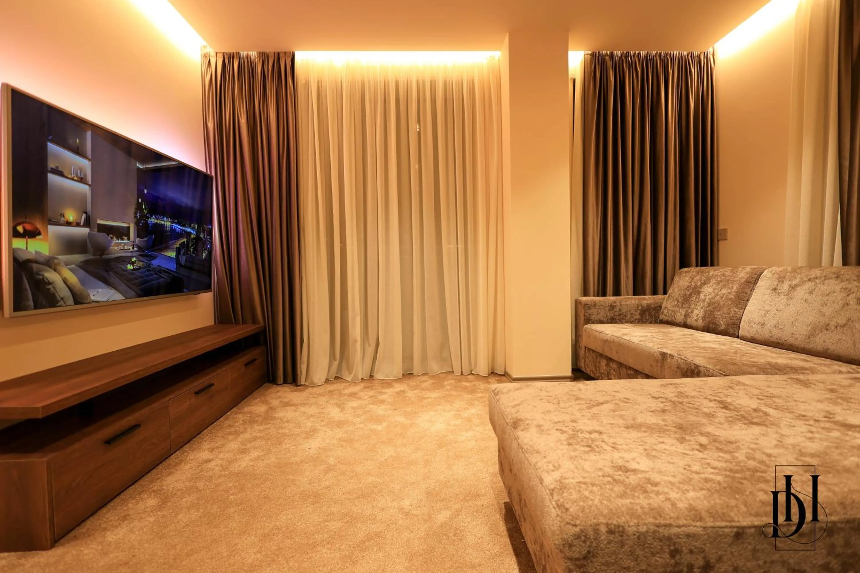 TV and multimedia, Bed in DeHa Rooms & Apartments