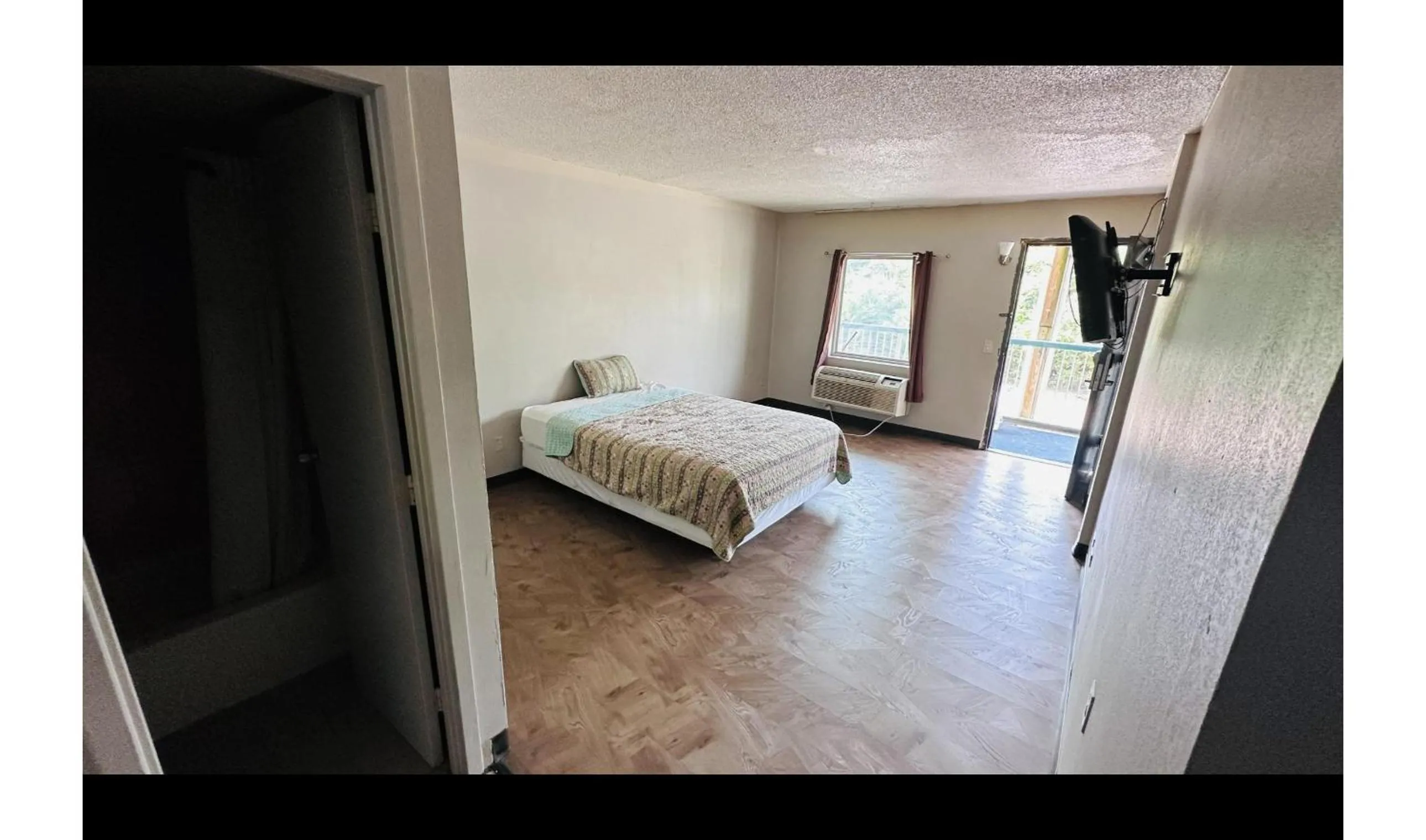 Bedroom, Bed in Hallmark Inn By OYO Fort Wayne