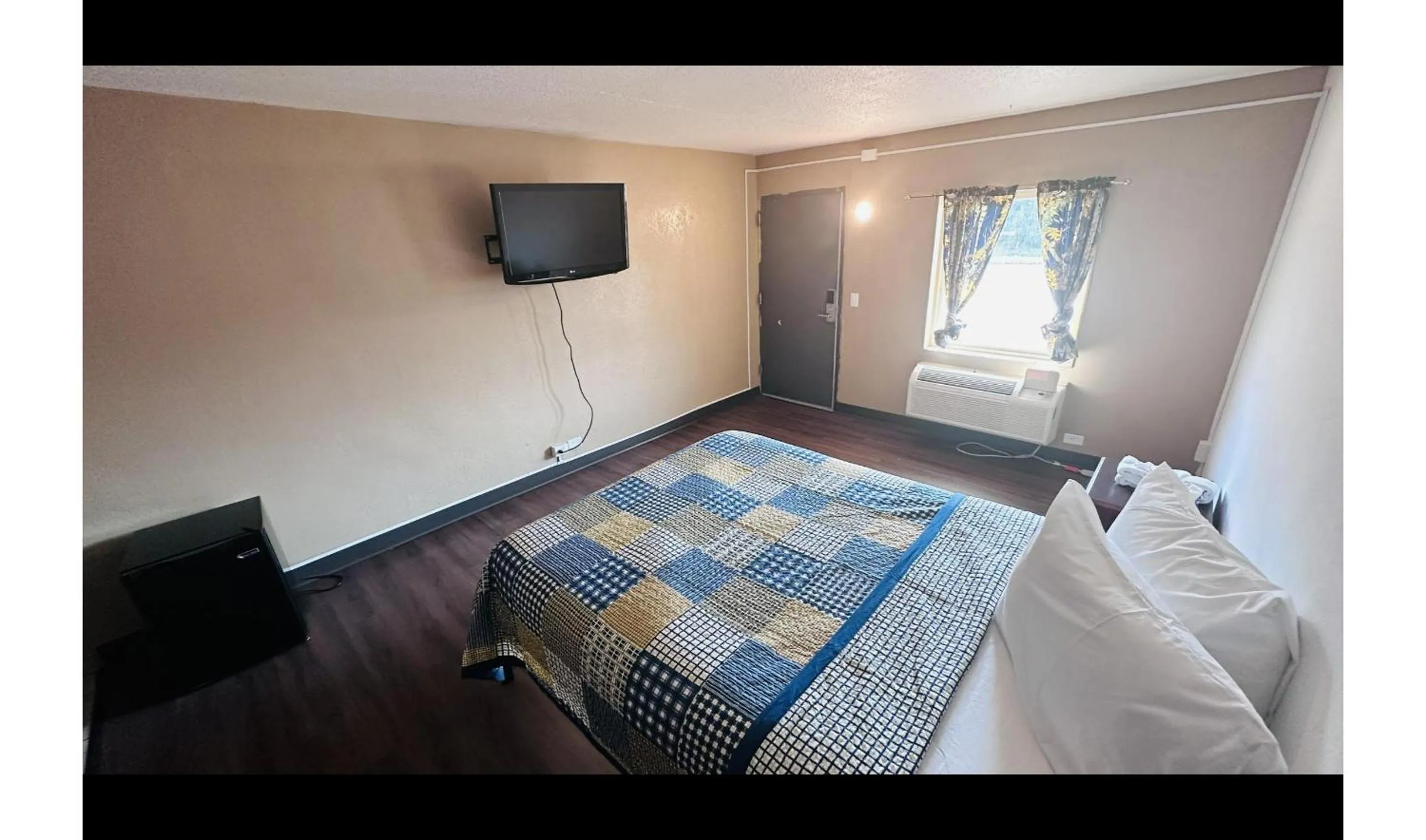 Bedroom, Bed in Hallmark Inn By OYO Fort Wayne