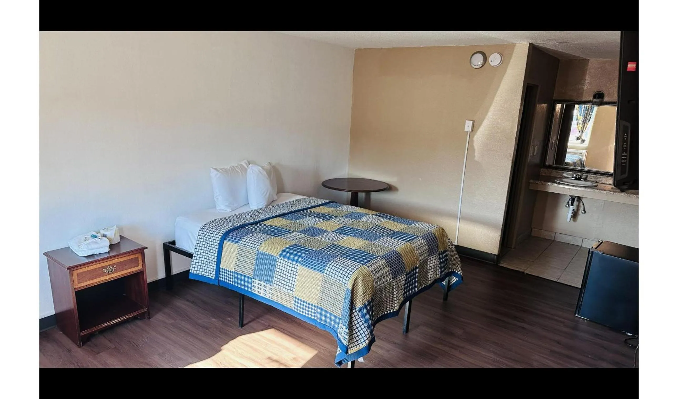 Bedroom, Bed in Hallmark Inn By OYO Fort Wayne